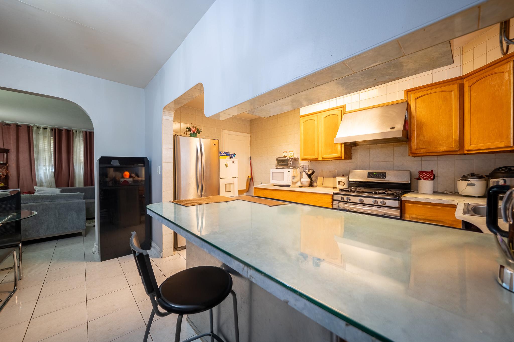 #11 photo, 32-23 76th Street, クイーンズ区 East Elmhurst , NY 11370