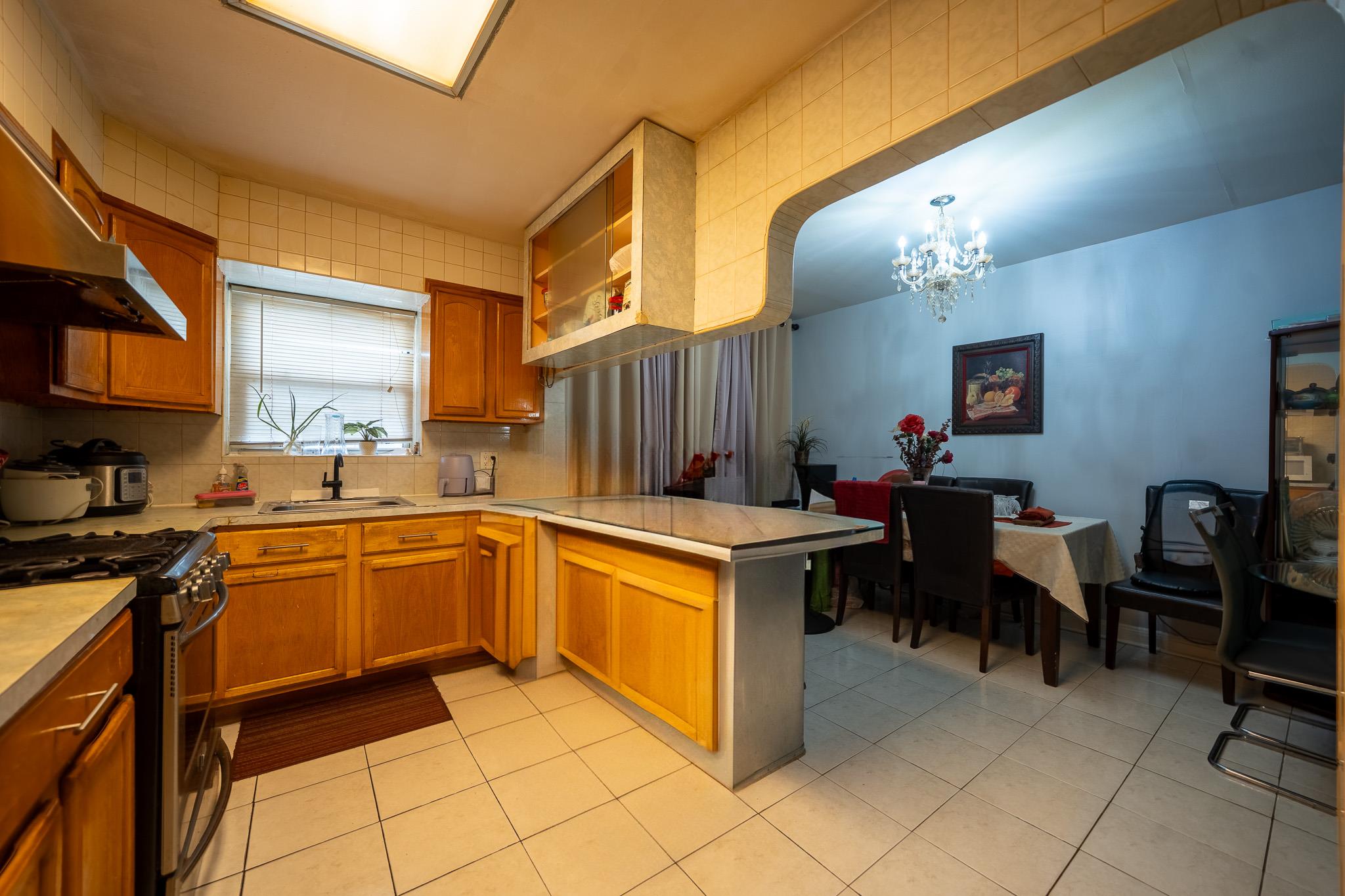 #13 photo, 32-23 76th Street, クイーンズ区 East Elmhurst , NY 11370