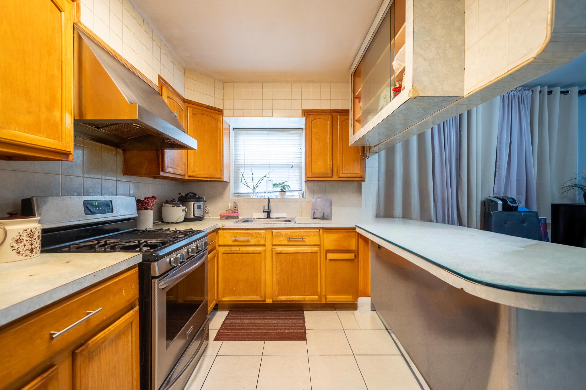 #14 photo, 32-23 76th Street, クイーンズ区 East Elmhurst , NY 11370