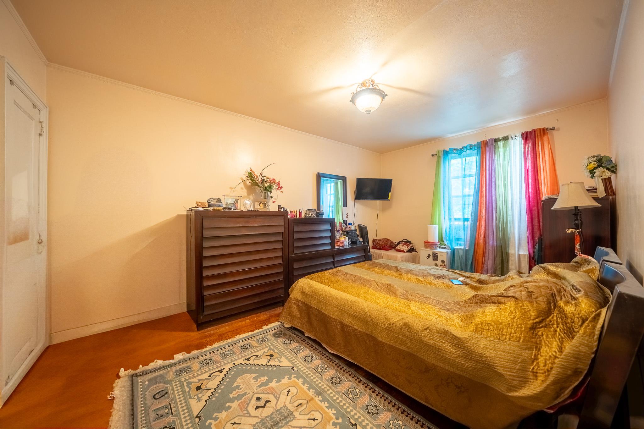 #19 photo, 32-23 76th Street, クイーンズ区 East Elmhurst , NY 11370