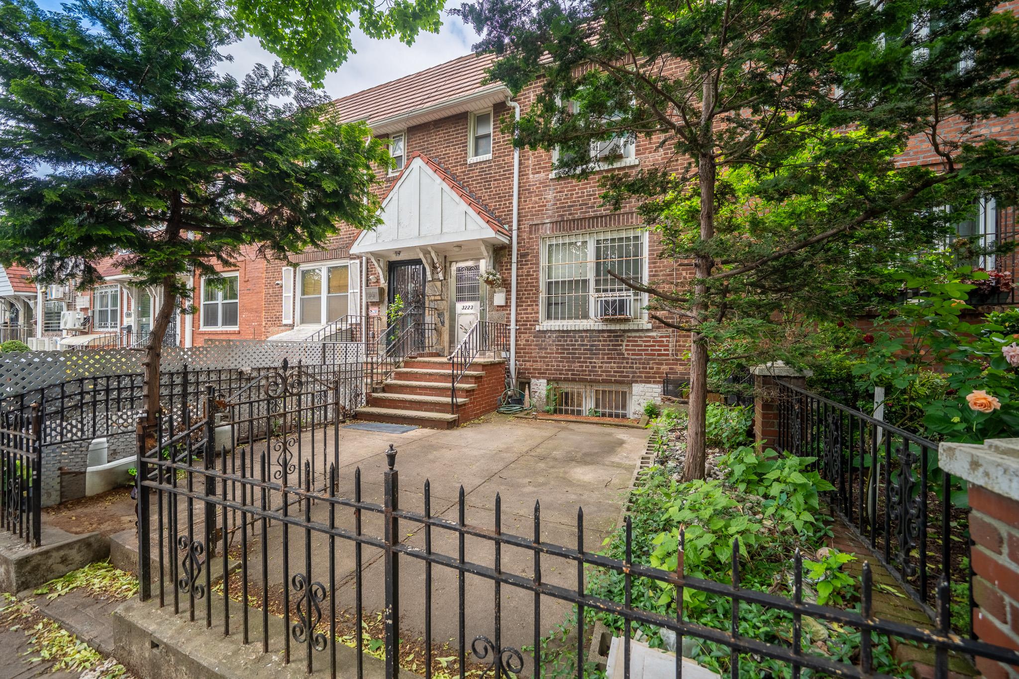 #2 photo, 32-23 76th Street, クイーンズ区 East Elmhurst , NY 11370