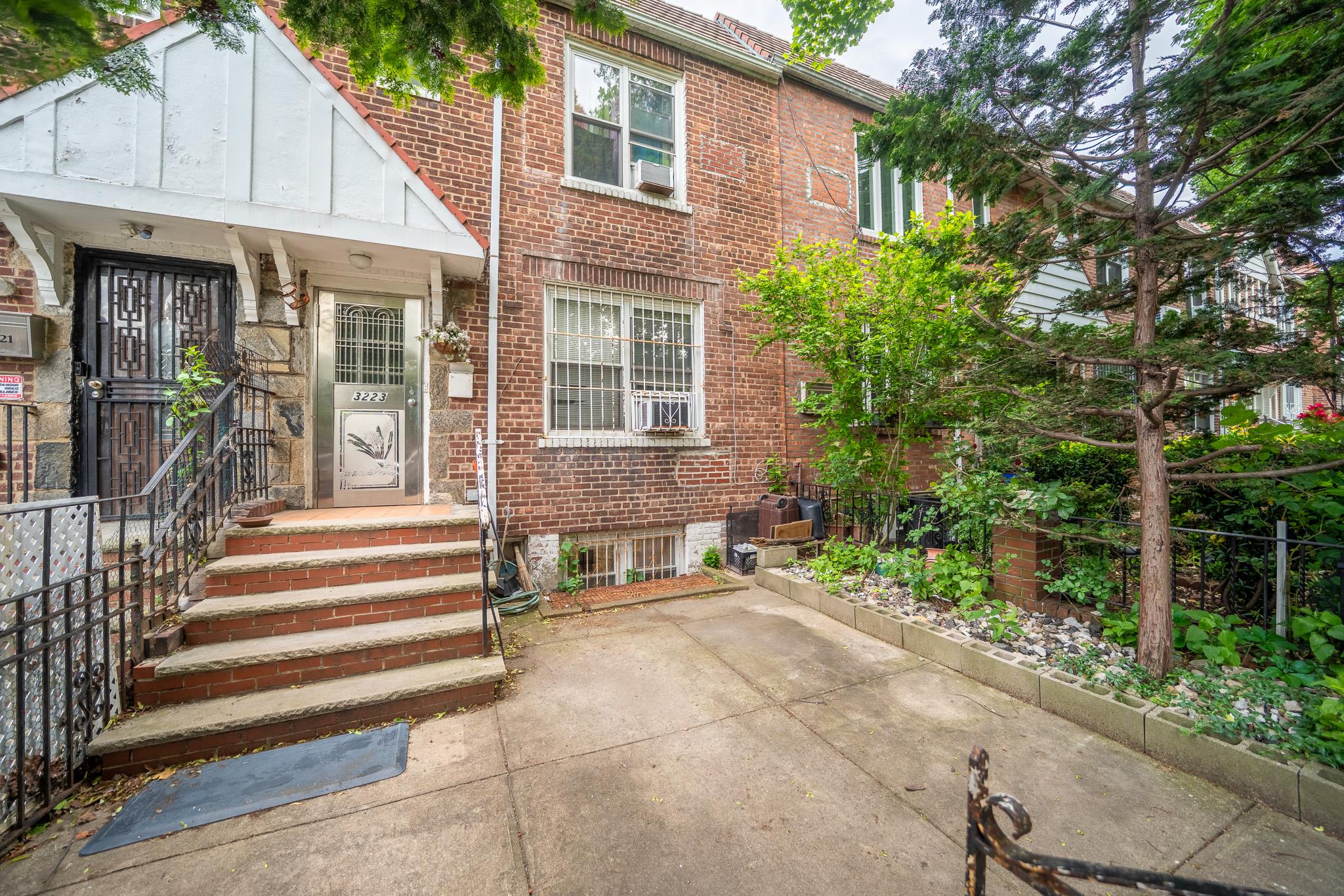 #3 photo, 32-23 76th Street, クイーンズ区 East Elmhurst , NY 11370