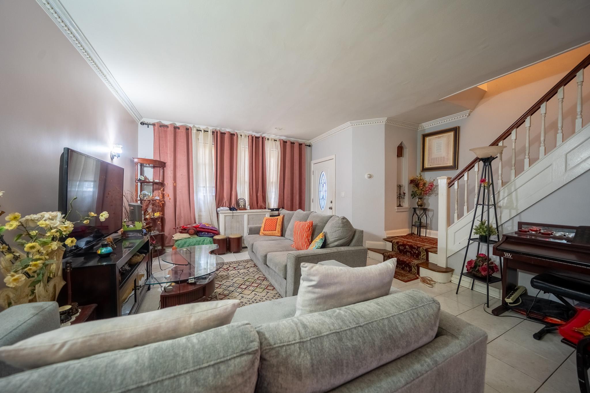 #5 photo, 32-23 76th Street, クイーンズ区 East Elmhurst , NY 11370