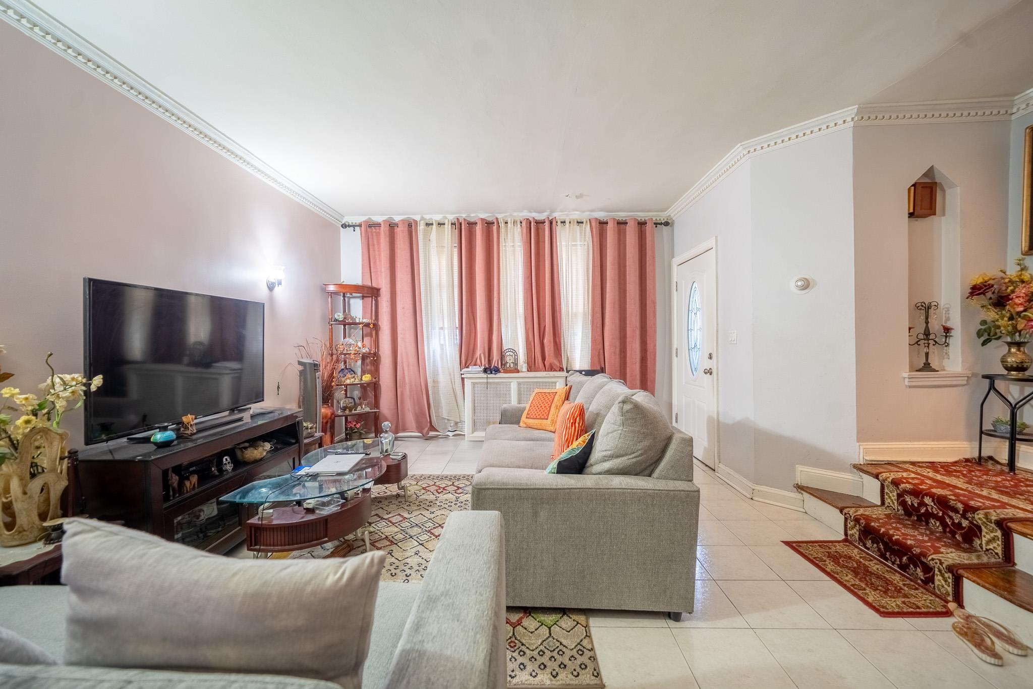 #6 photo, 32-23 76th Street, クイーンズ区 East Elmhurst , NY 11370