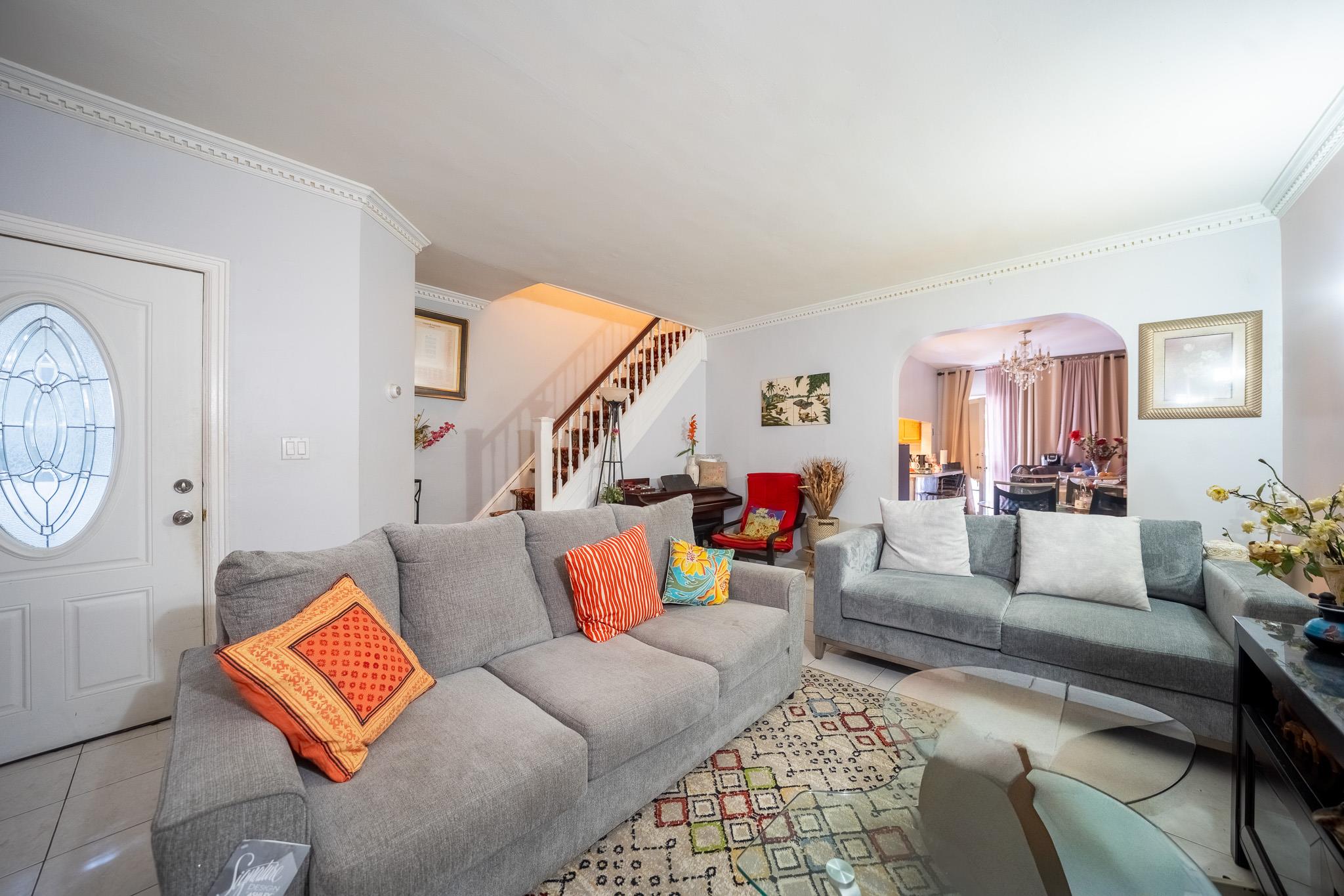 #7 photo, 32-23 76th Street, クイーンズ区 East Elmhurst , NY 11370