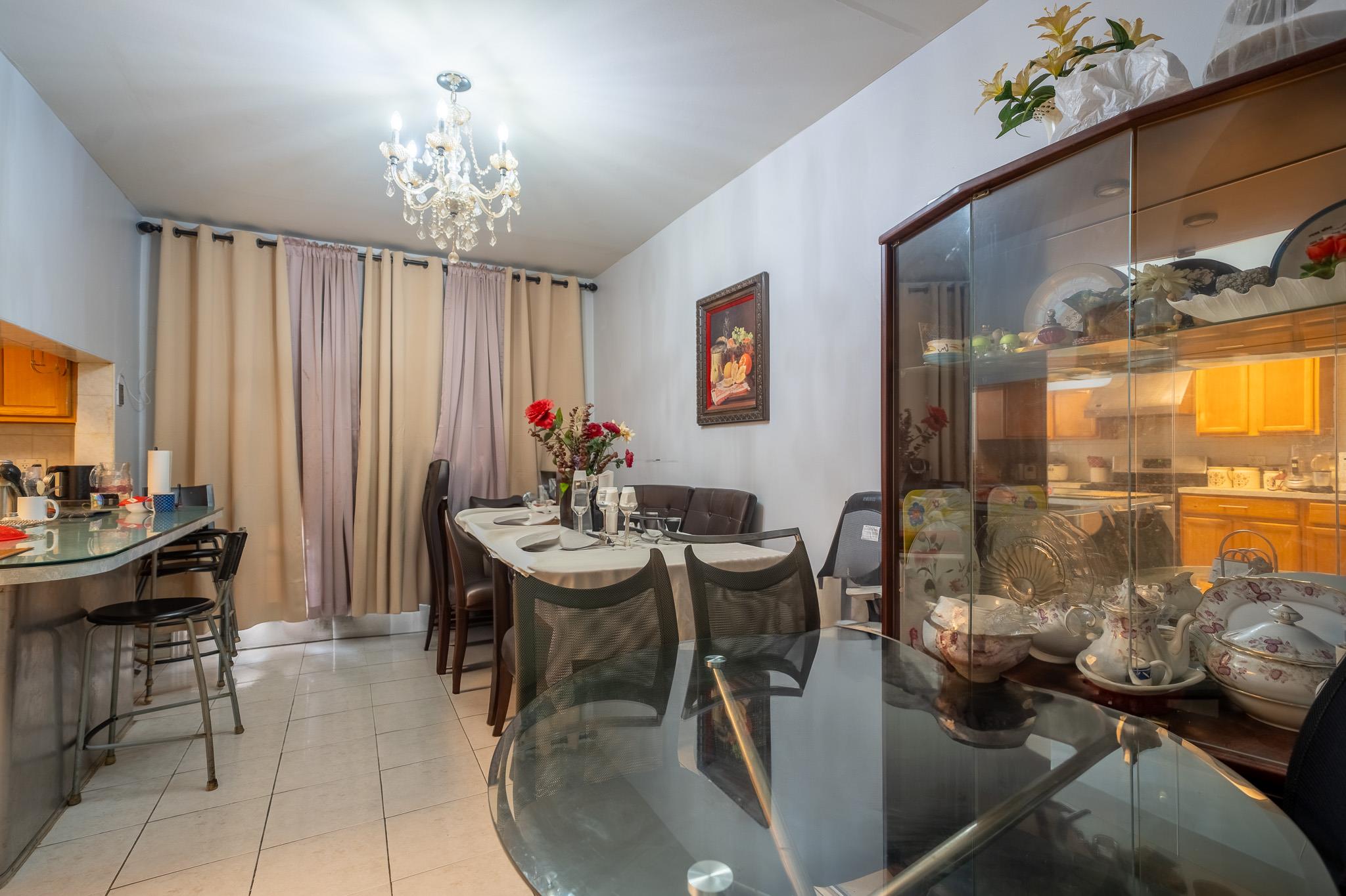 #8 photo, 32-23 76th Street, クイーンズ区 East Elmhurst , NY 11370