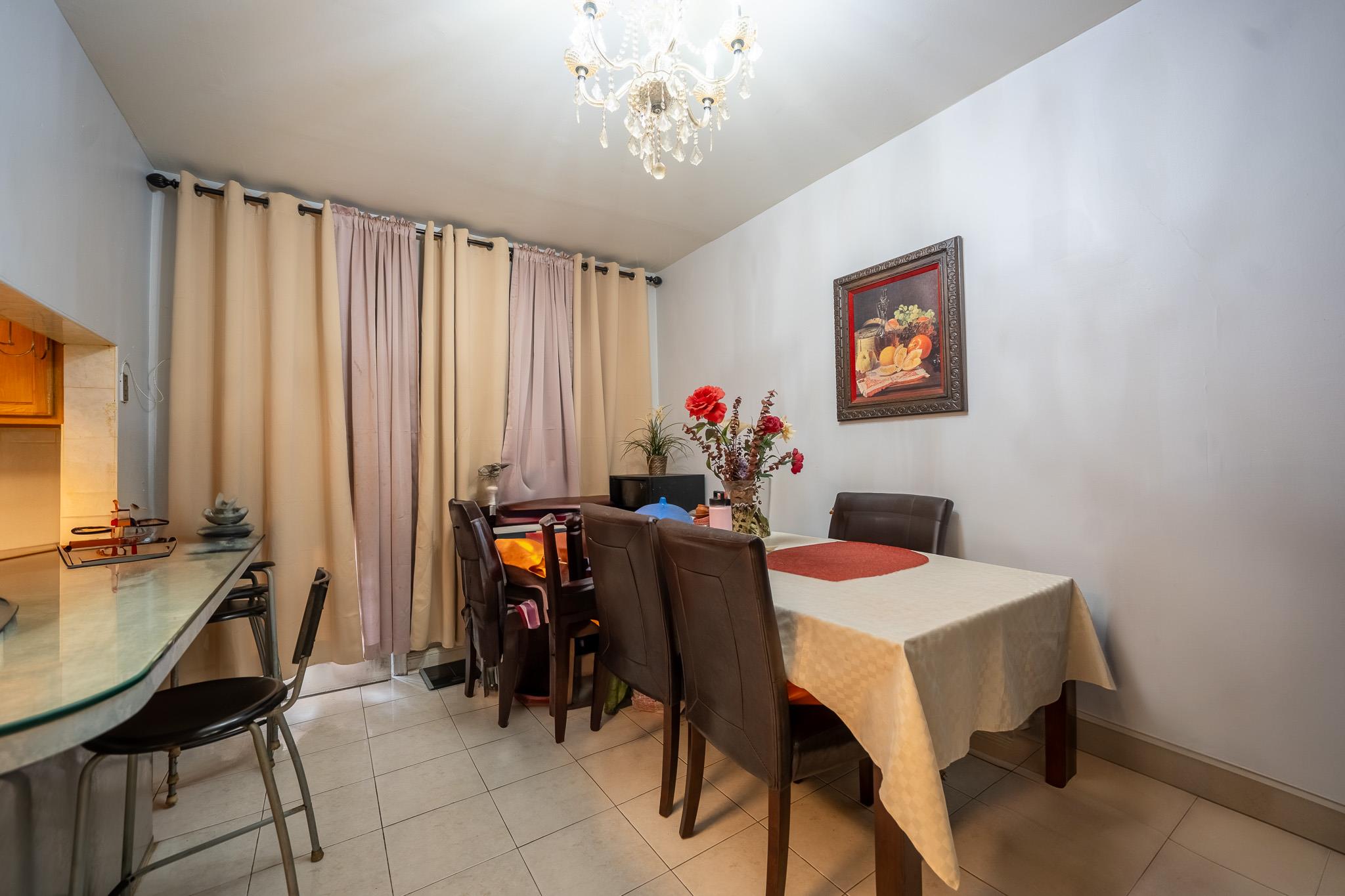 #9 photo, 32-23 76th Street, クイーンズ区 East Elmhurst , NY 11370