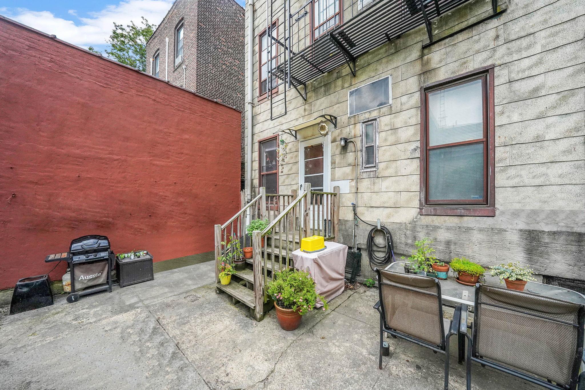 #10 photo, 3063 14th Street, クイーンズ区 Astoria , NY 11102