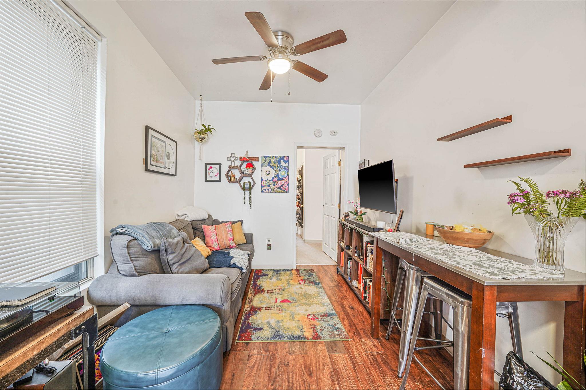 #14 photo, 3063 14th Street, クイーンズ区 Astoria , NY 11102