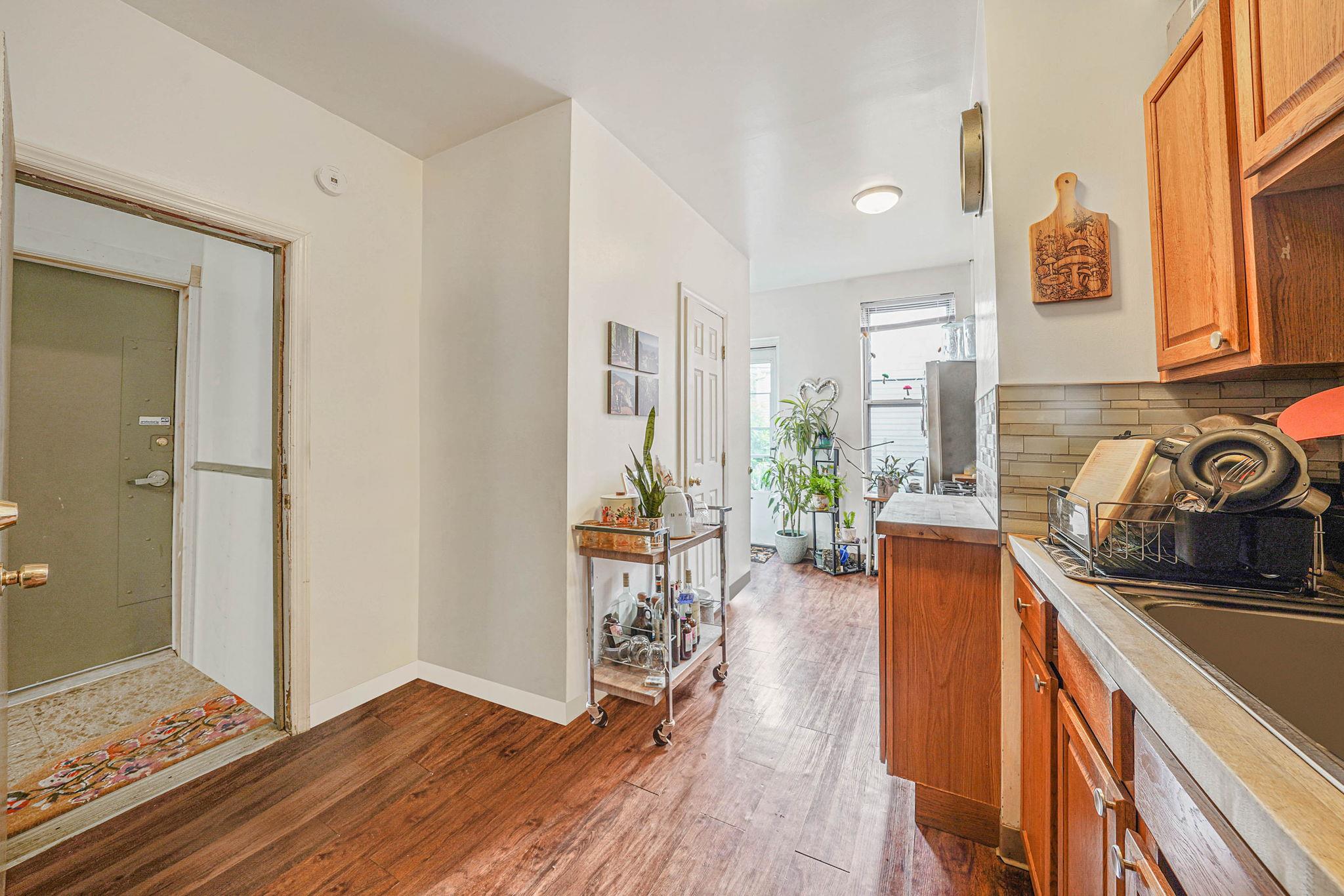 #15 photo, 3063 14th Street, クイーンズ区 Astoria , NY 11102