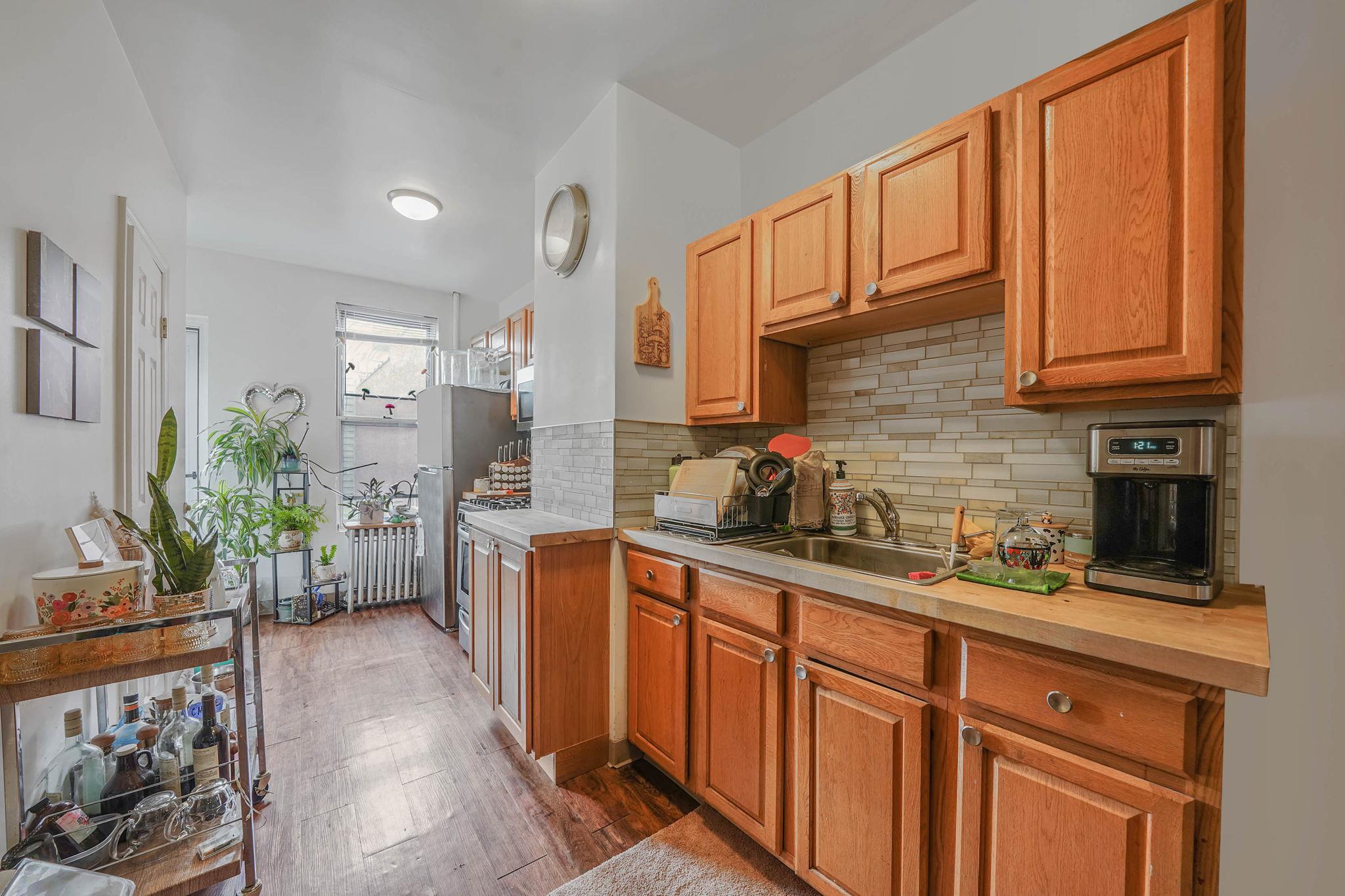 #16 photo, 3063 14th Street, クイーンズ区 Astoria , NY 11102