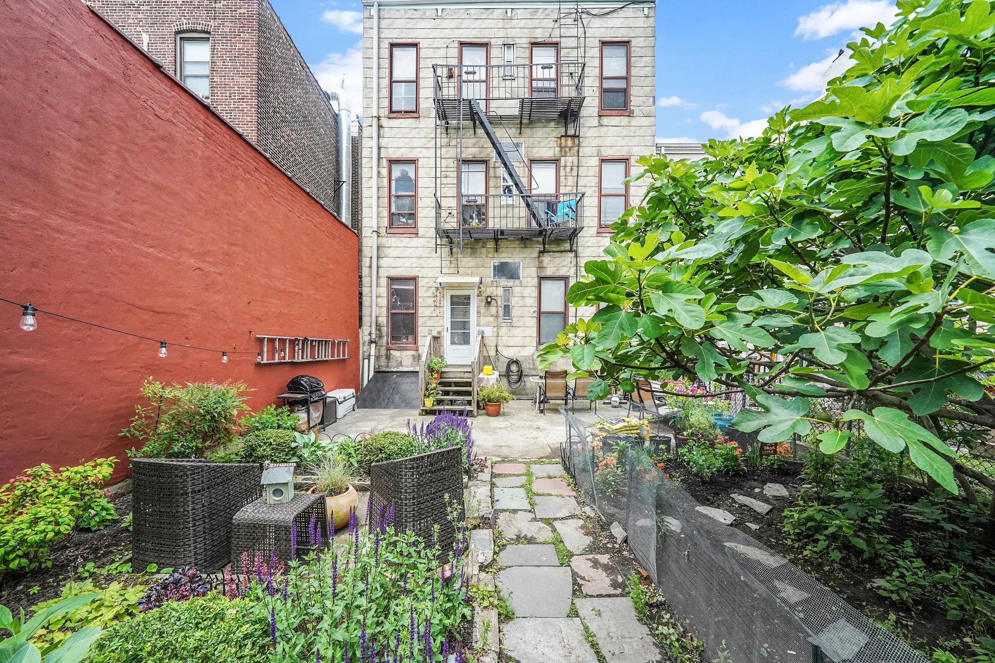 #6 photo, 3063 14th Street, クイーンズ区 Astoria , NY 11102