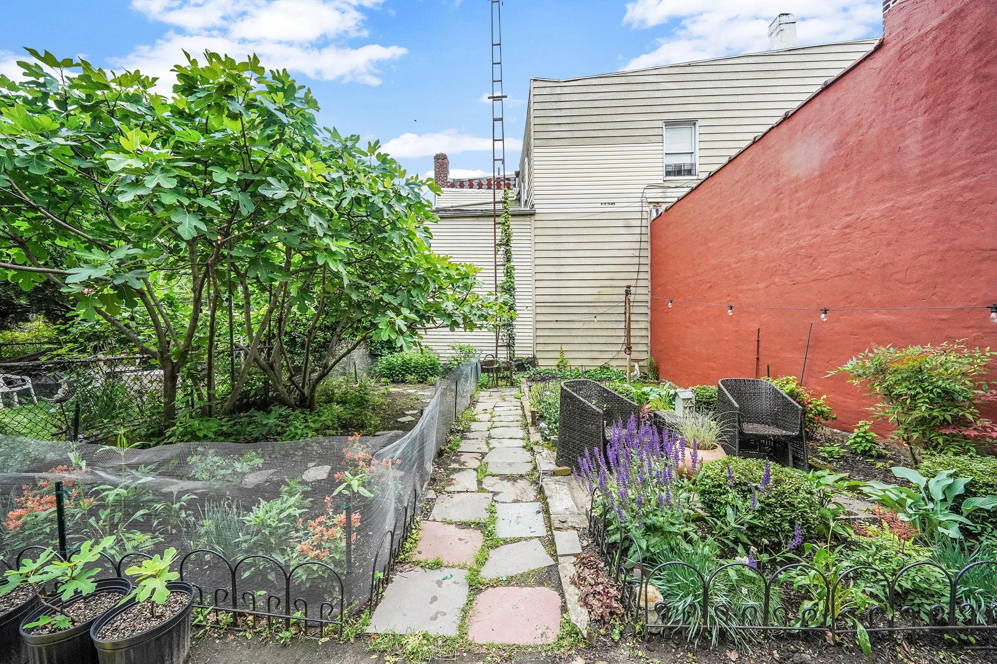 #8 photo, 3063 14th Street, クイーンズ区 Astoria , NY 11102