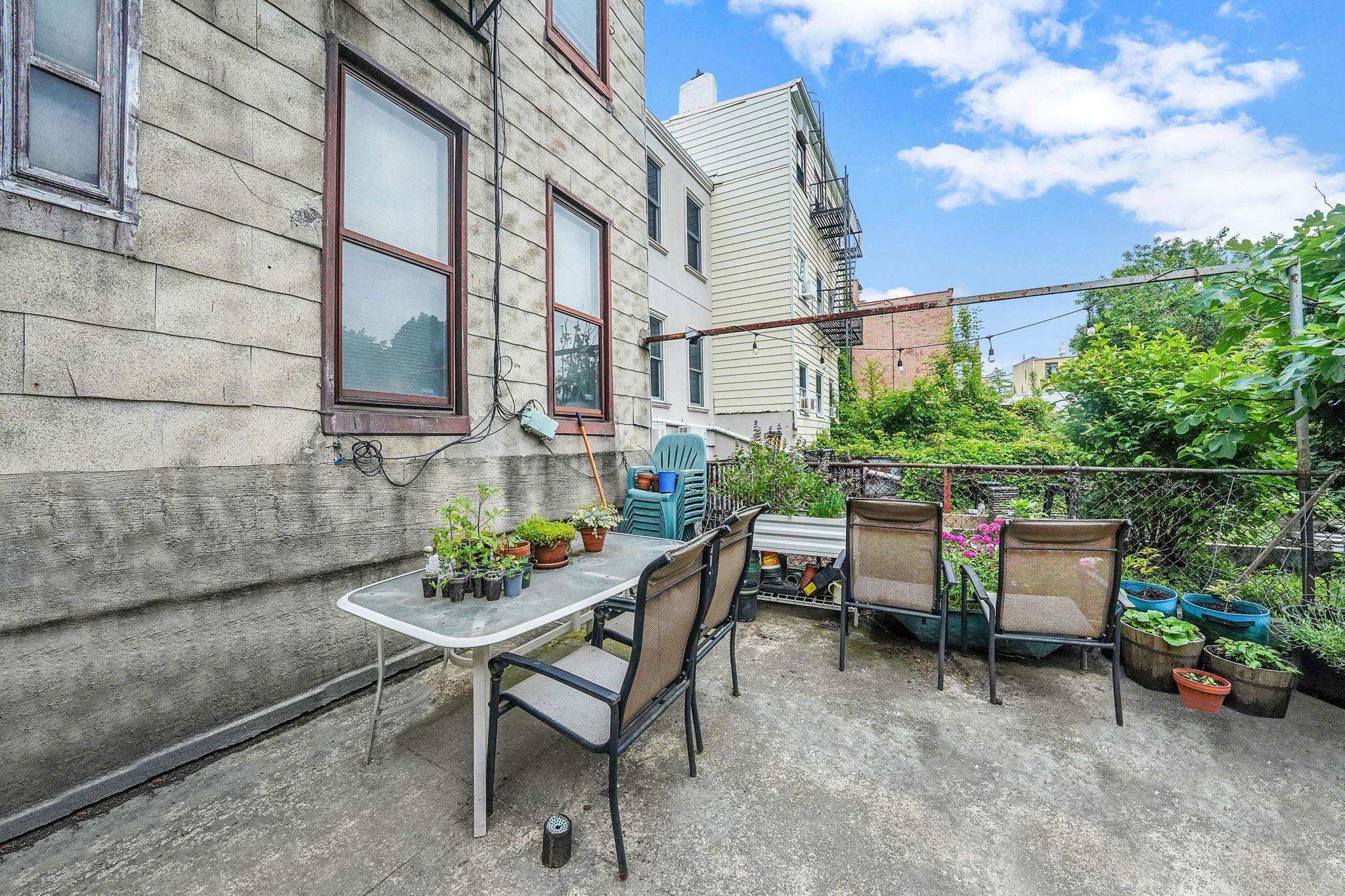 #9 photo, 3063 14th Street, クイーンズ区 Astoria , NY 11102