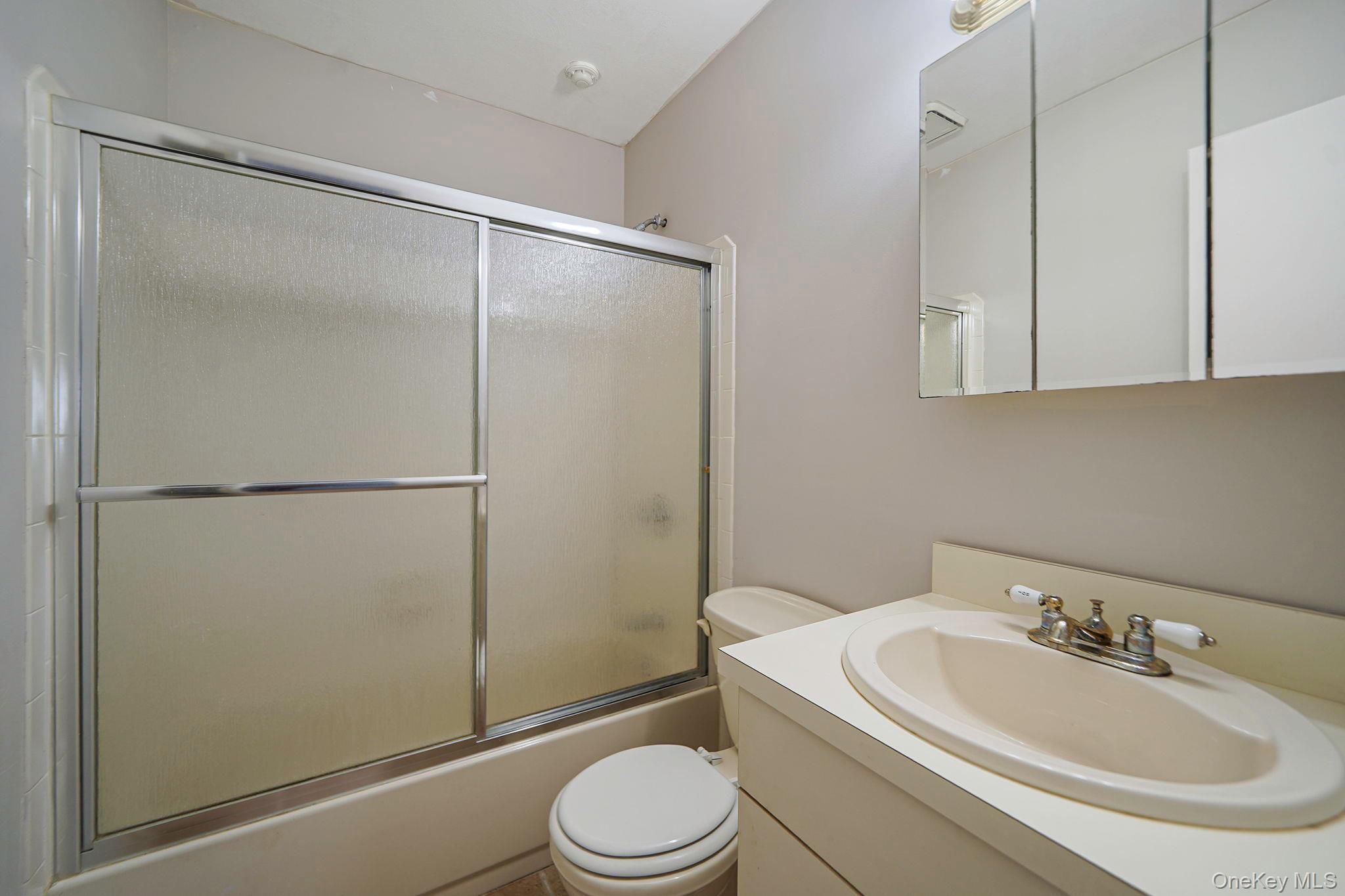 #11 photo, 79 Pointe Circle, サフォーク郡 Coram , NY 11727