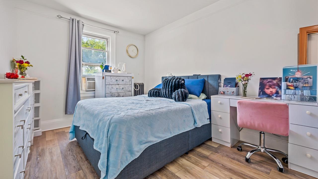 #11 photo, 21-38 73rd Street, クイーンズ区 Astoria , NY 11370