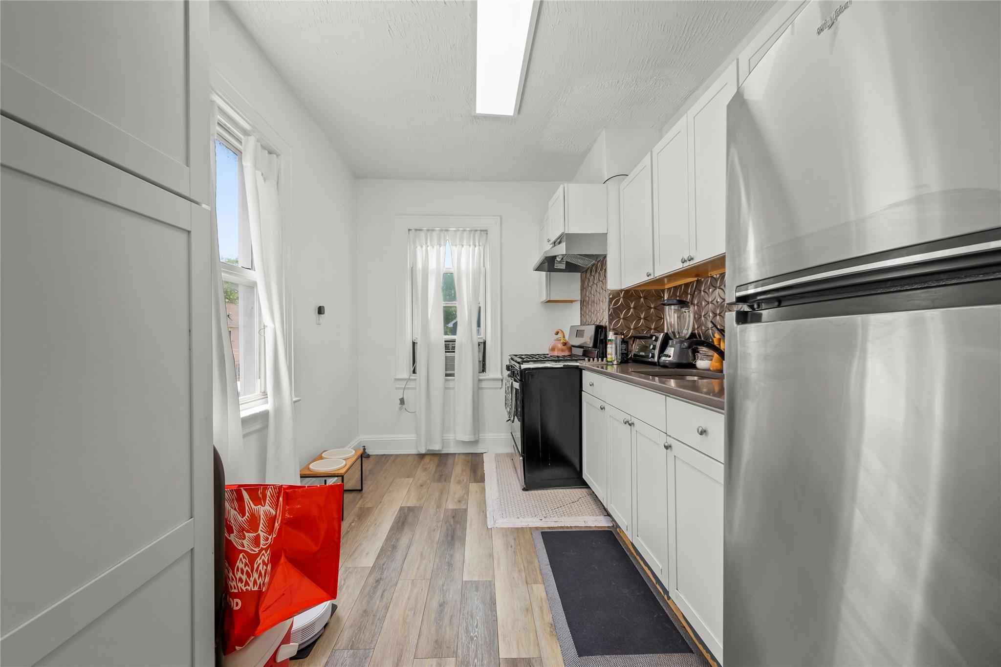 #13 photo, 21-38 73rd Street, クイーンズ区 Astoria , NY 11370