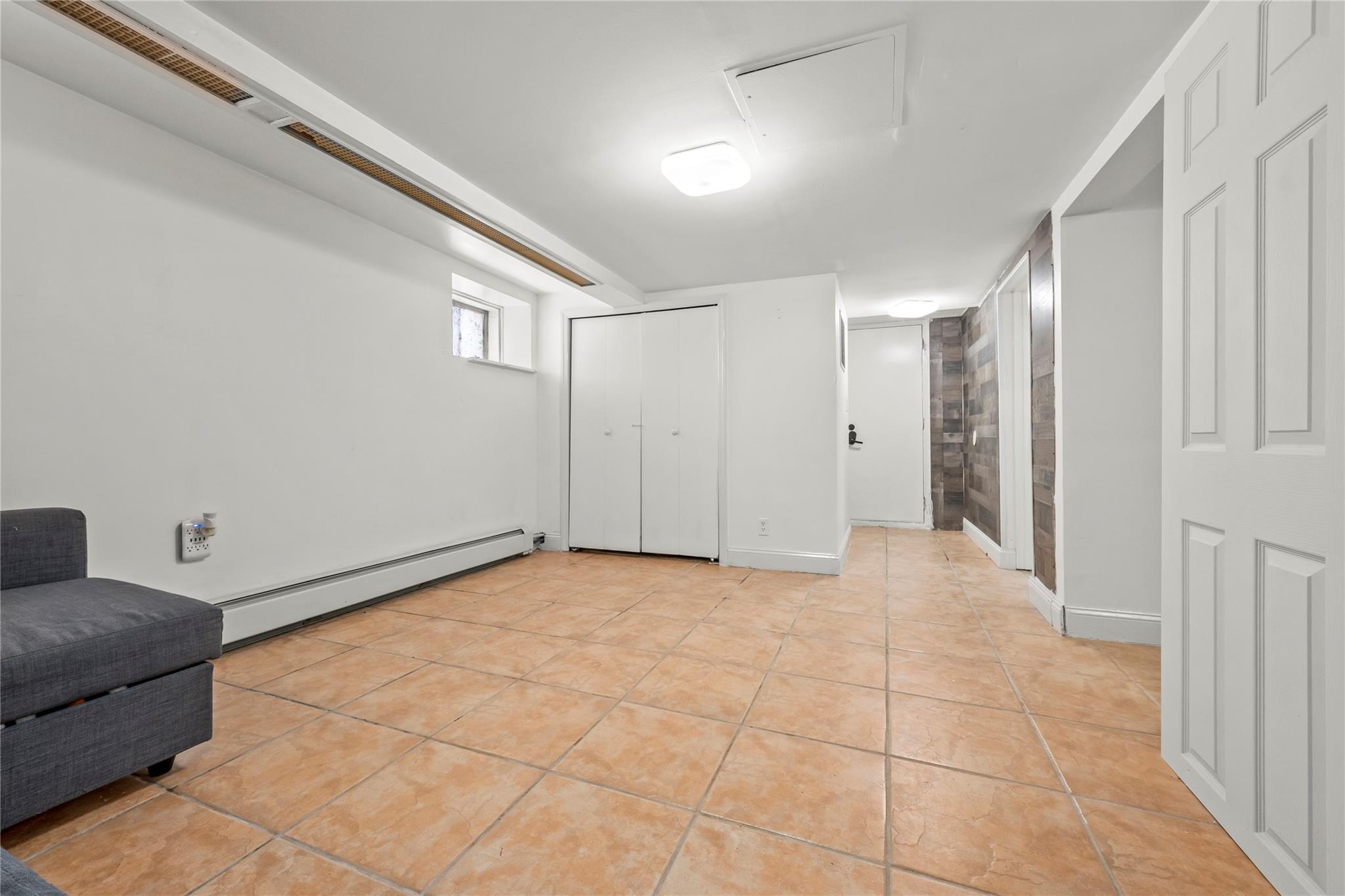 #16 photo, 21-38 73rd Street, クイーンズ区 Astoria , NY 11370