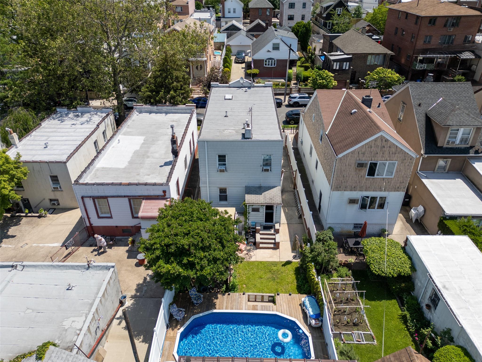 #18 photo, 21-38 73rd Street, クイーンズ区 Astoria , NY 11370