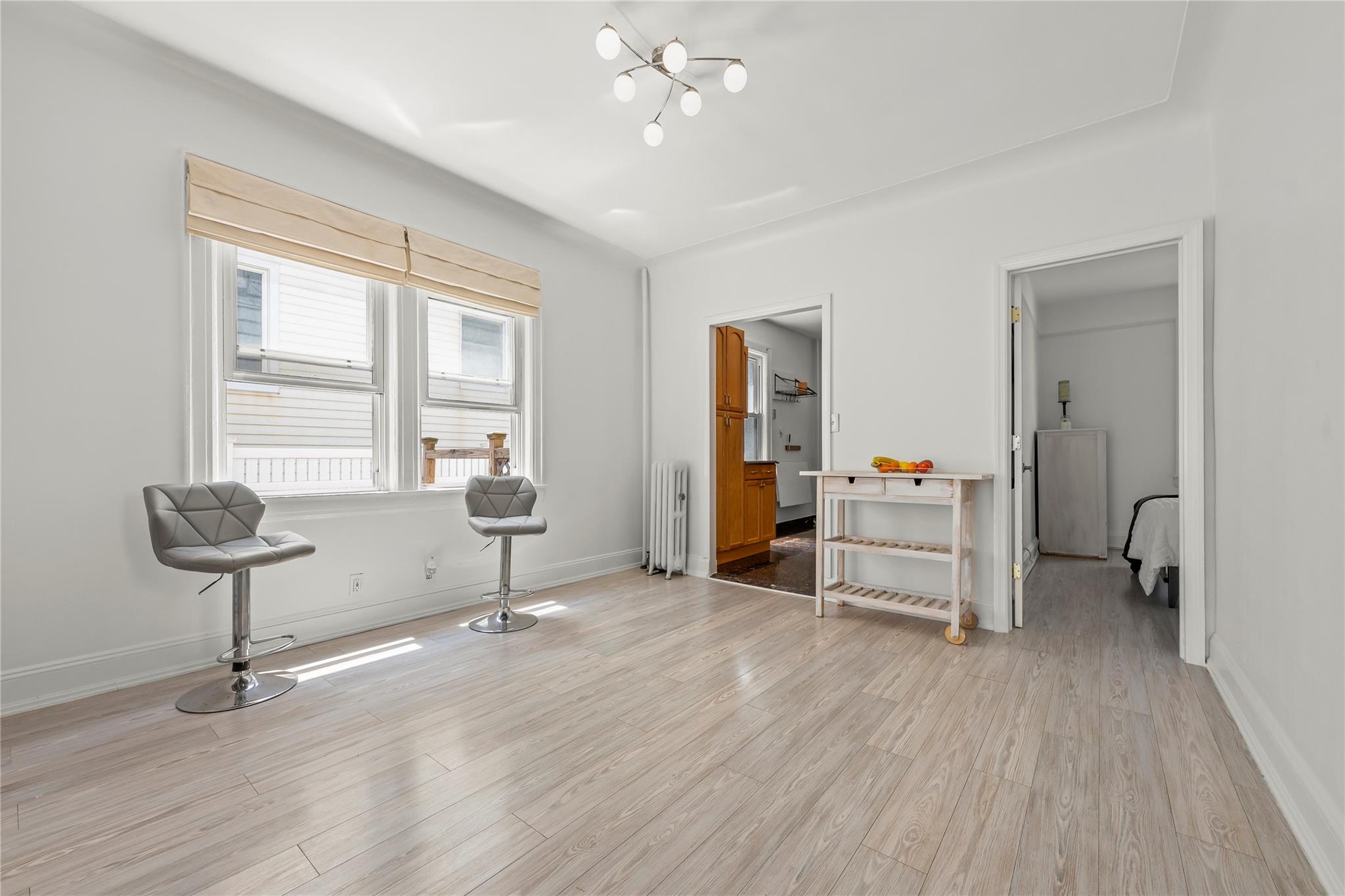 #4 photo, 21-38 73rd Street, クイーンズ区 Astoria , NY 11370