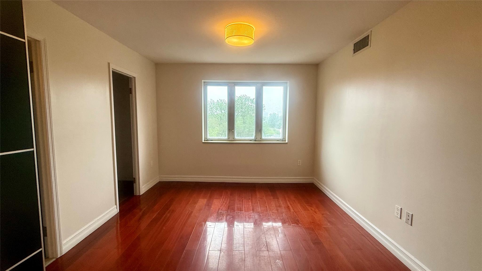 #12 photo, 8510 Elmhurst Avenue, クイーンズ区 Elmhurst , NY 11373