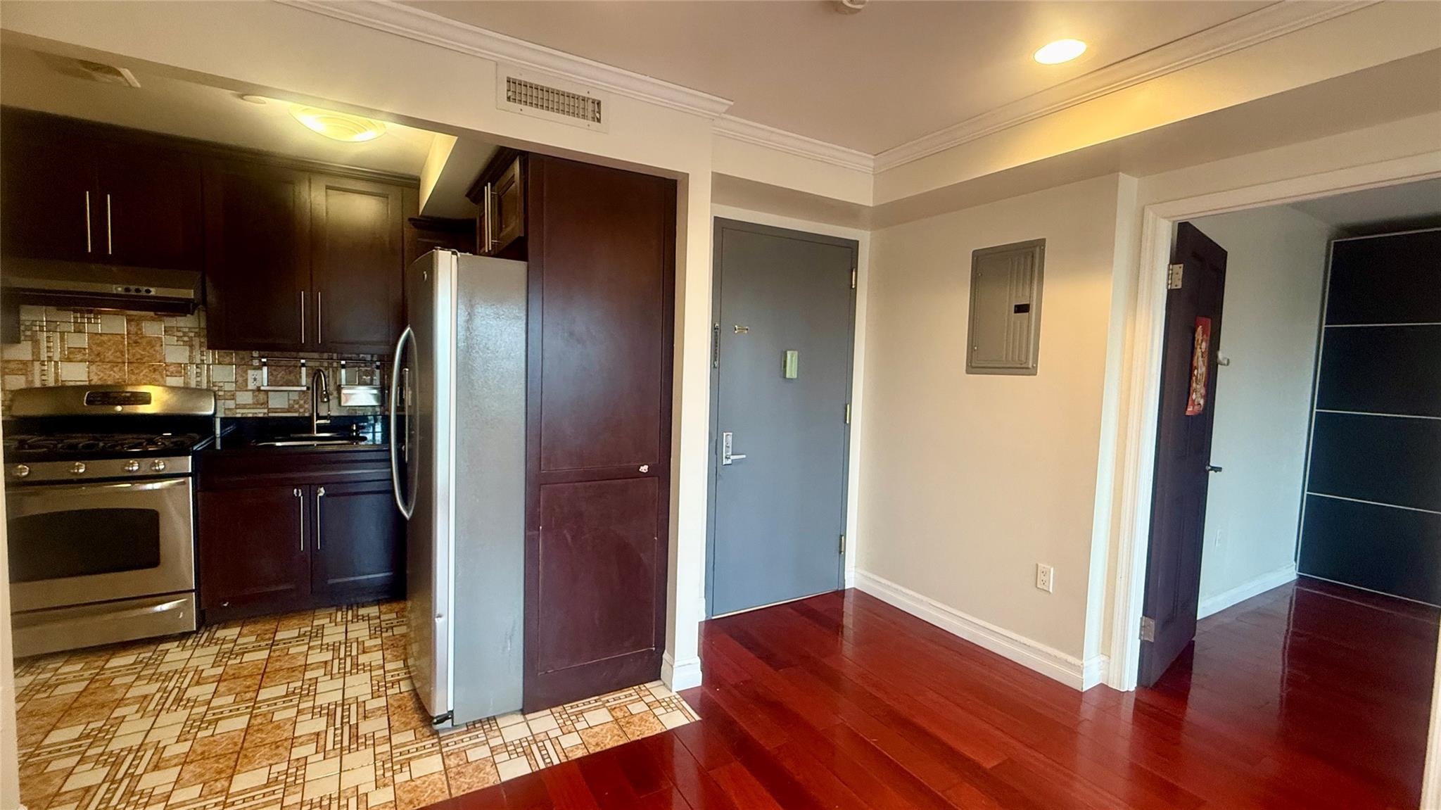 #14 photo, 8510 Elmhurst Avenue, クイーンズ区 Elmhurst , NY 11373