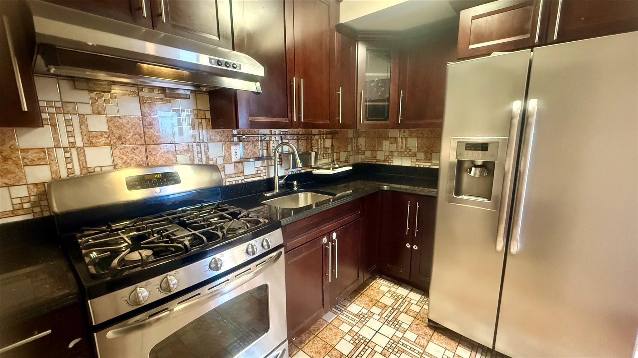 #3 photo, 8510 Elmhurst Avenue, クイーンズ区 Elmhurst , NY 11373