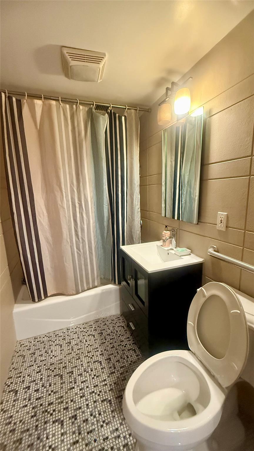 #4 photo, 8510 Elmhurst Avenue, クイーンズ区 Elmhurst , NY 11373