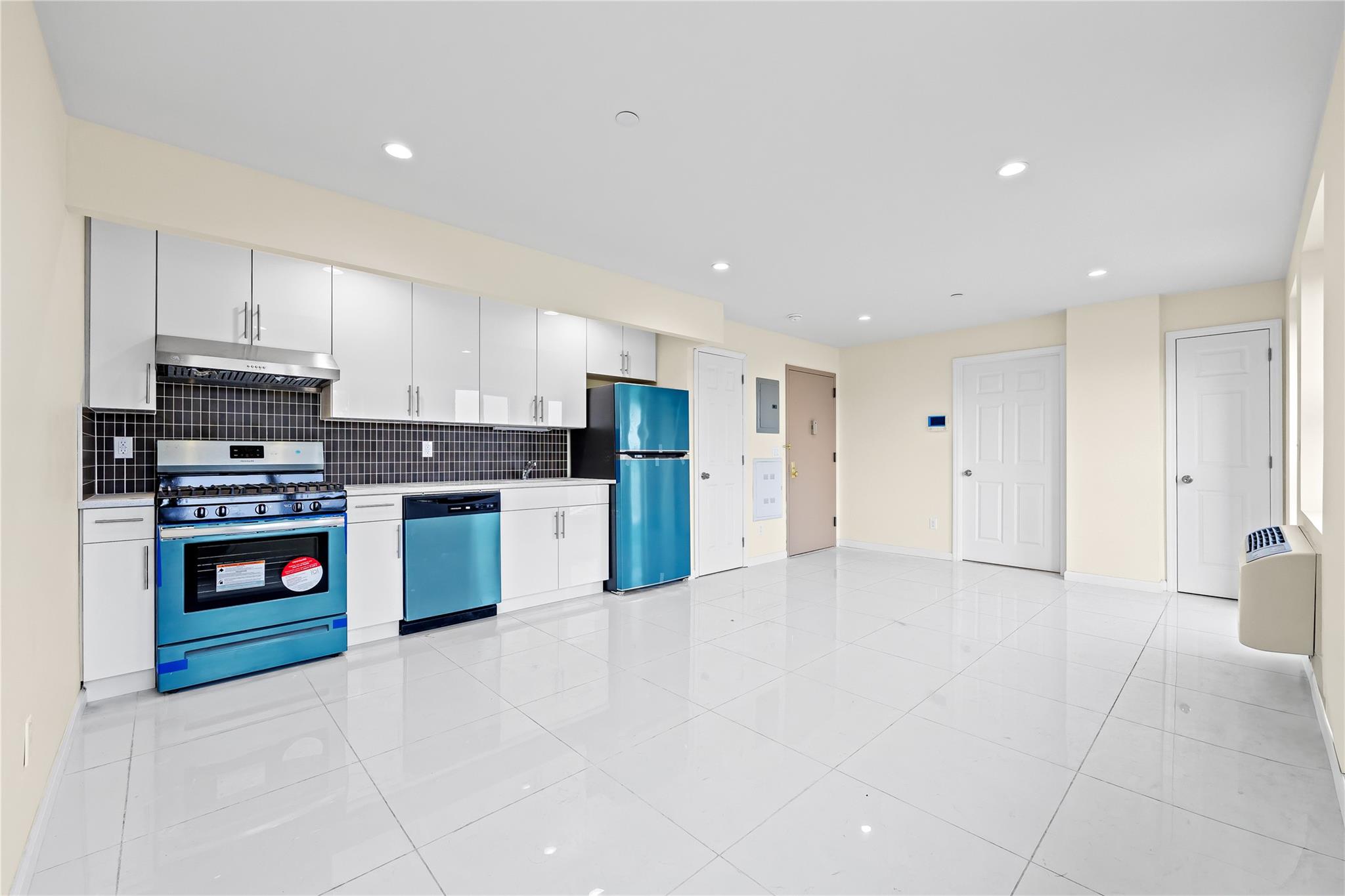 #4 photo, 91-23 Corona Avenue, クイーンズ区 Elmhurst , NY 11373