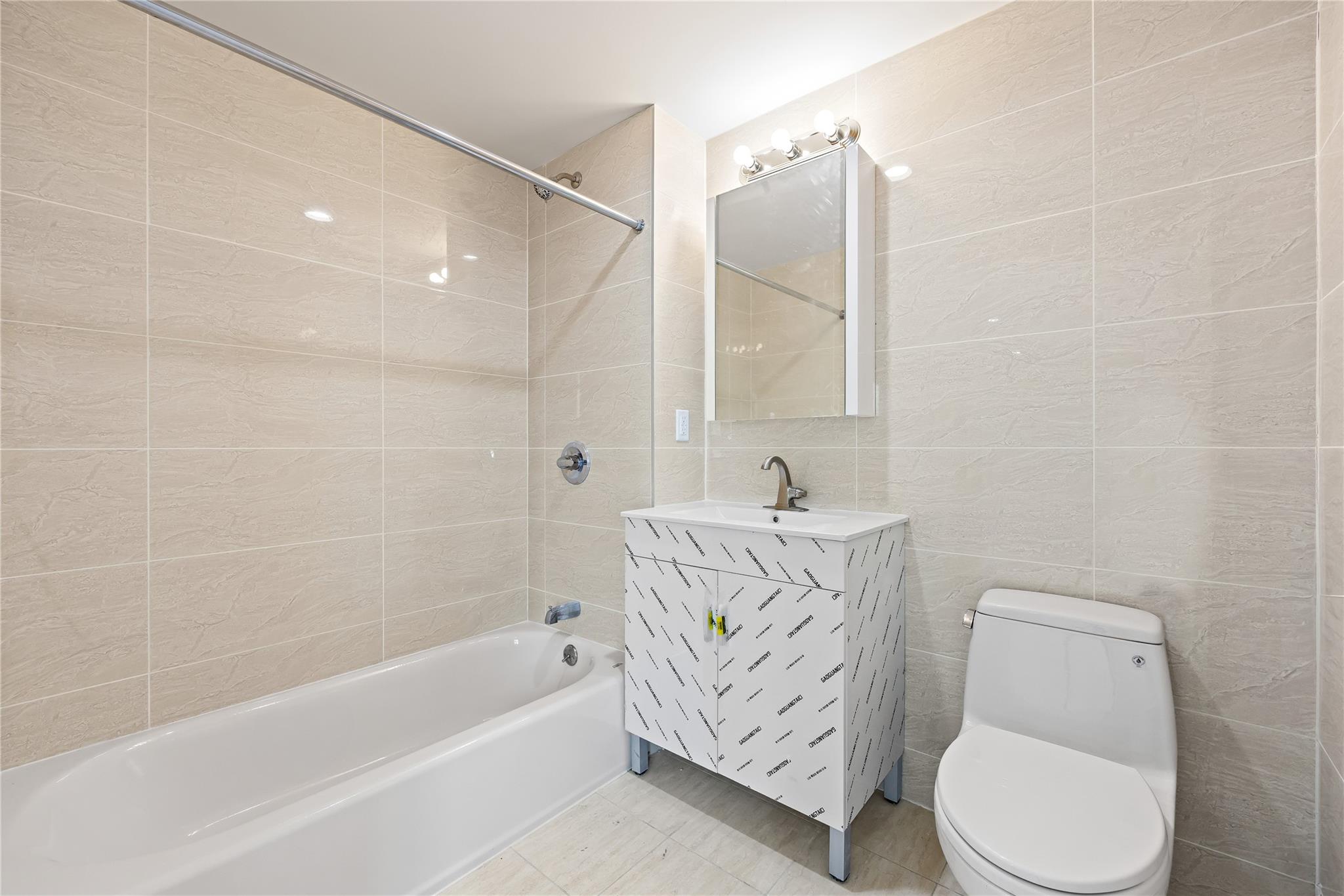 #5 photo, 91-23 Corona Avenue, クイーンズ区 Elmhurst , NY 11373