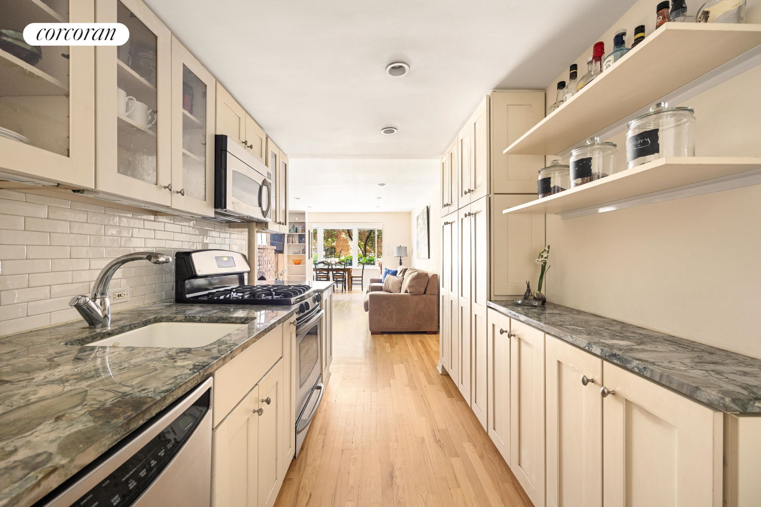 #1 photo, 252 W 21ST Street, Chelsea , NY 10011