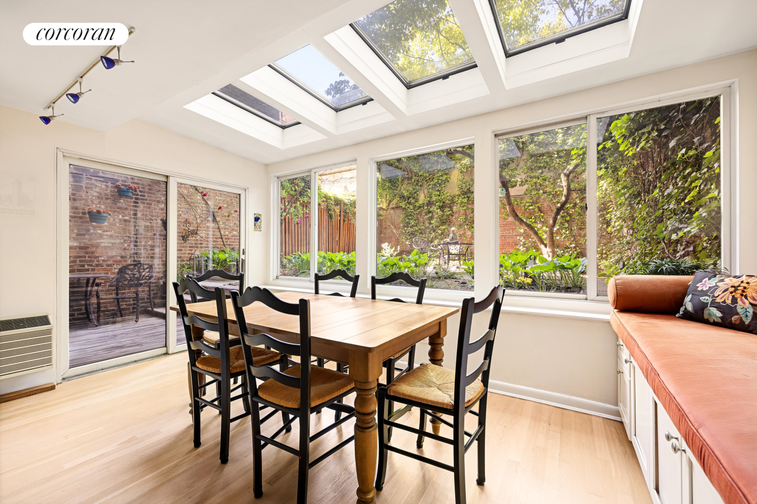 #4 photo, 252 W 21ST Street, マンハッタン Chelsea , NY 10011