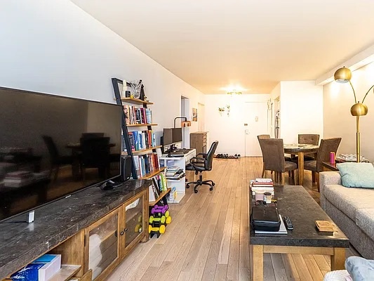 #3 photo, 335 E 51st Street, マンハッタン Turtle Bay , NY 10022