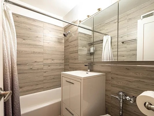 #6 photo, 335 E 51st Street, マンハッタン Turtle Bay , NY 10022