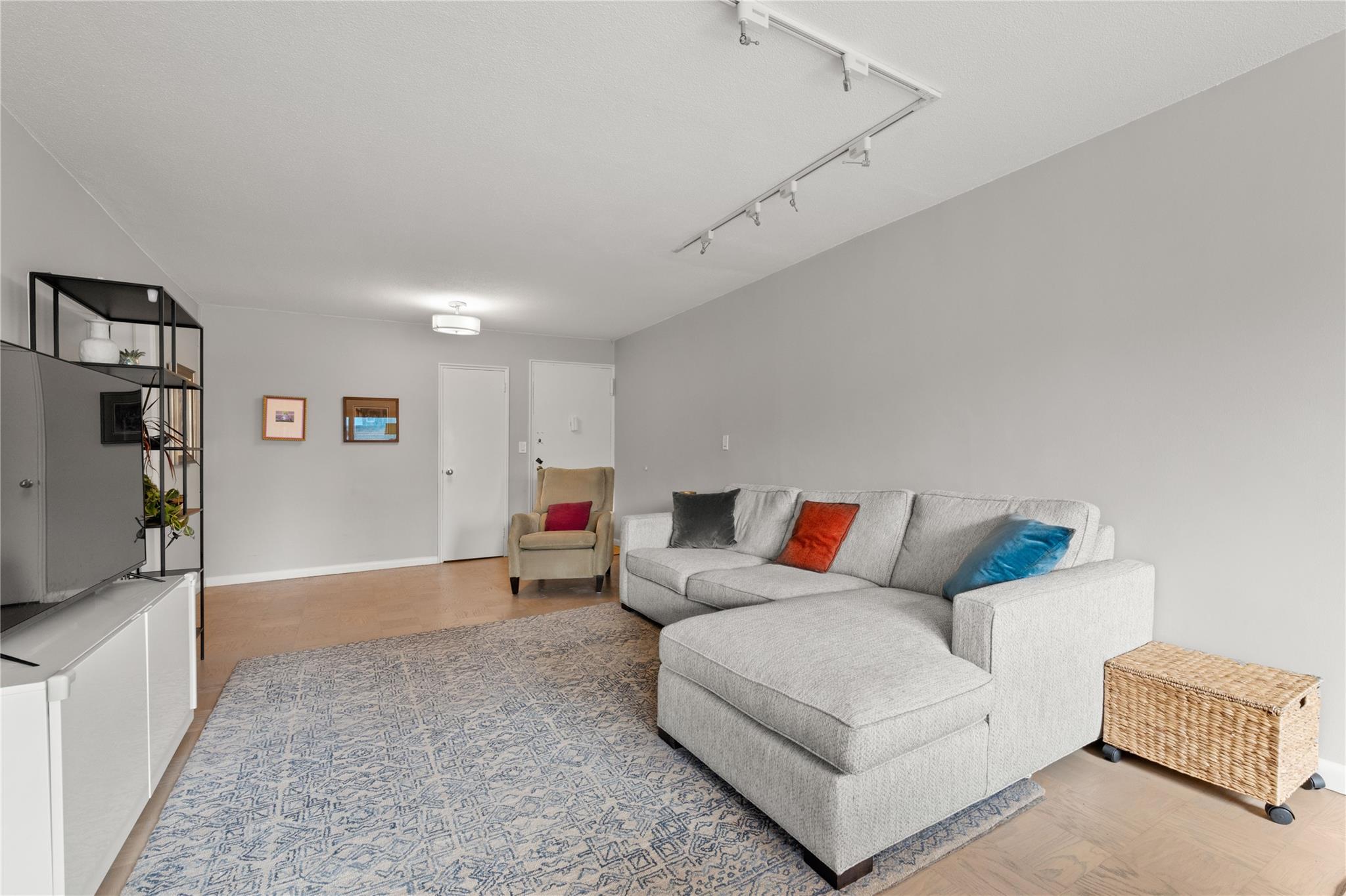 #3 photo, 70-31 108 Street, 皇后區 森林小丘 Forest Hills , NY 11375