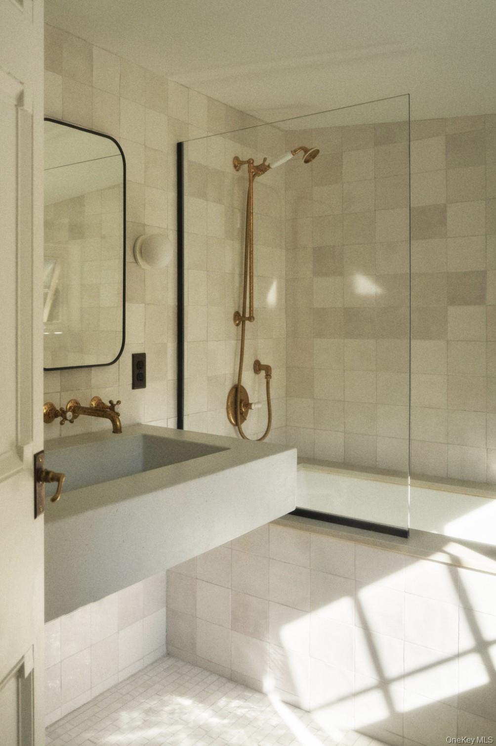 #19 photo, 886 State Route 9J, Stuyvesant , NY 12173