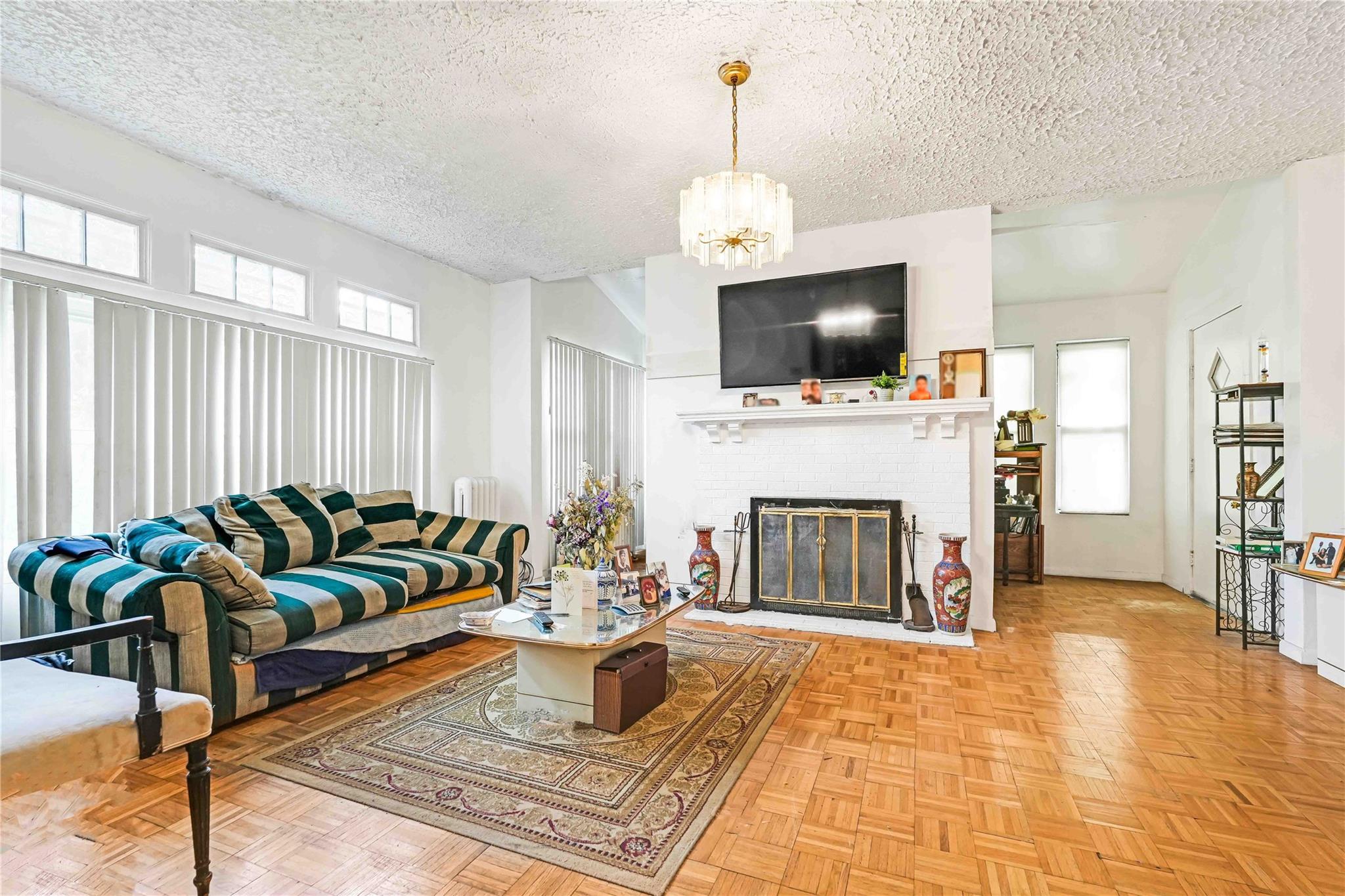 #4 photo, 11480 178th Place, クイーンズ区 Addisleigh Park , NY 11434