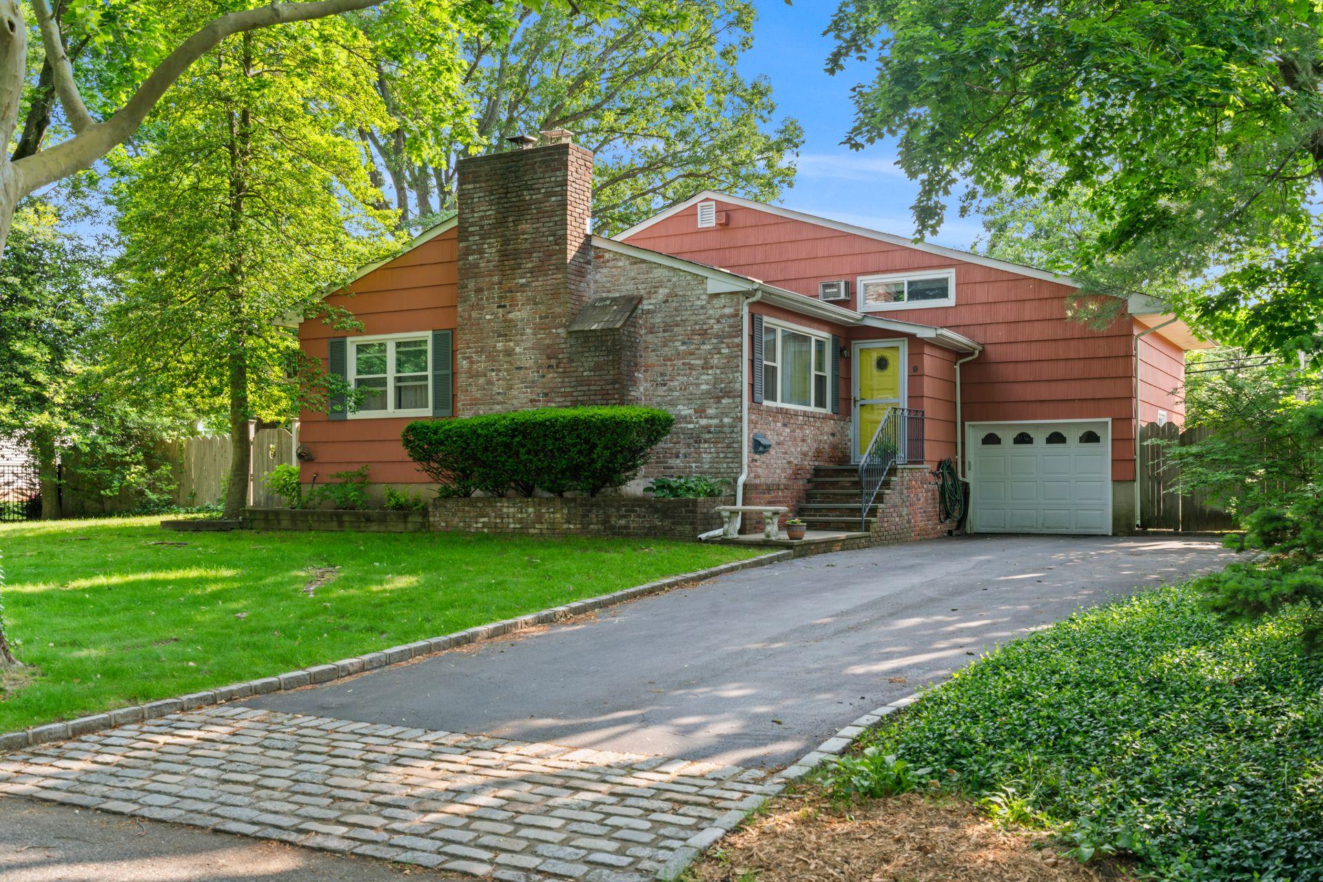 #1 photo, 9 Brookside Drive, Huntington , NY 11743