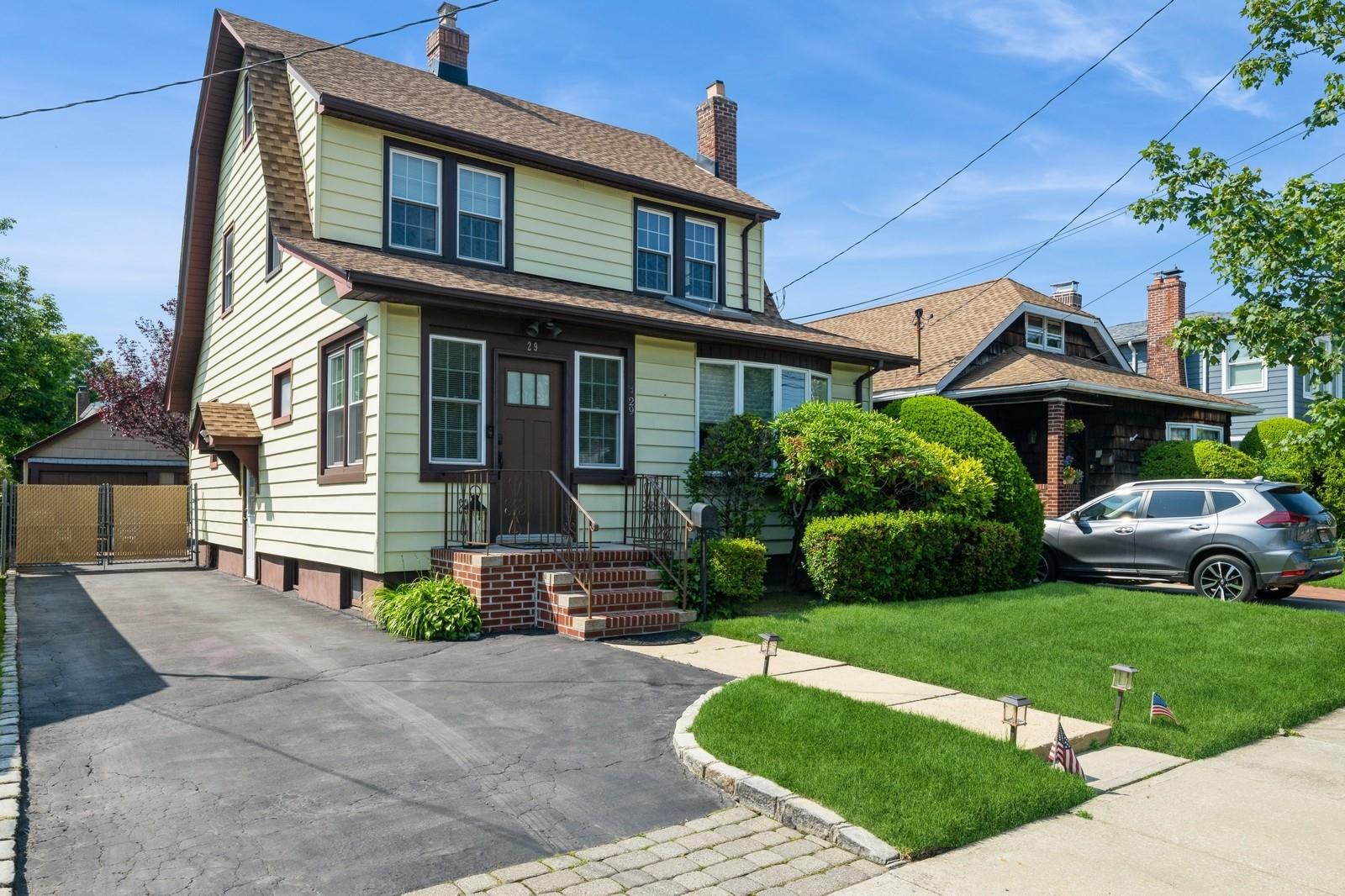 #1 photo, 29 West Avenue, Malverne , NY 11565