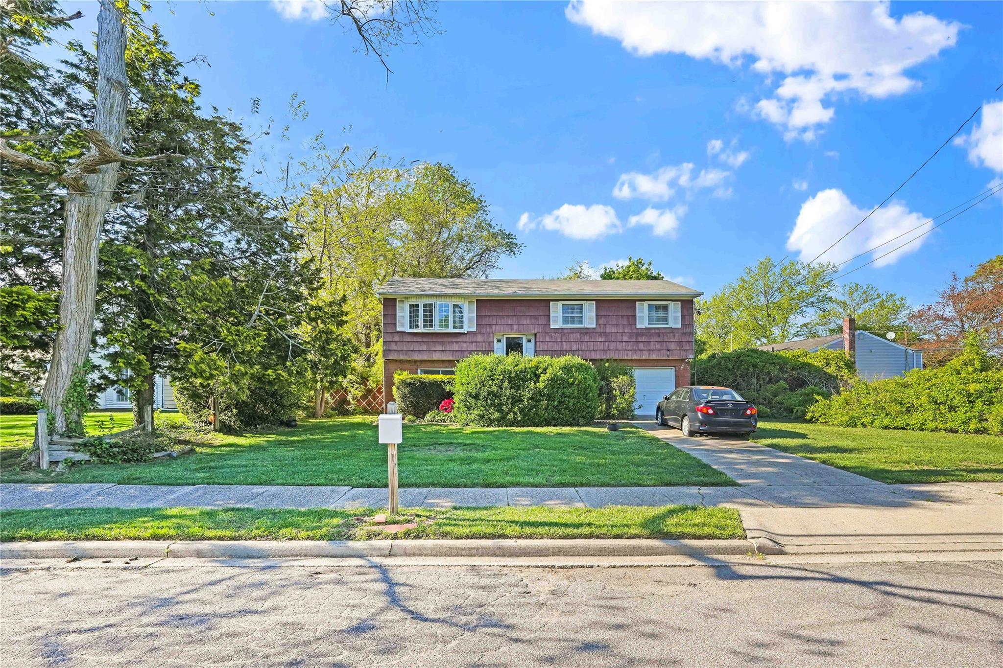 #1 photo, 1 carman Place, ناسو Massapequa , NY 11758