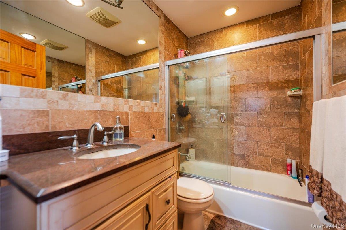 #16 photo, 22 Cheshire Road, ナッソー郡 Inwood , NY 11096