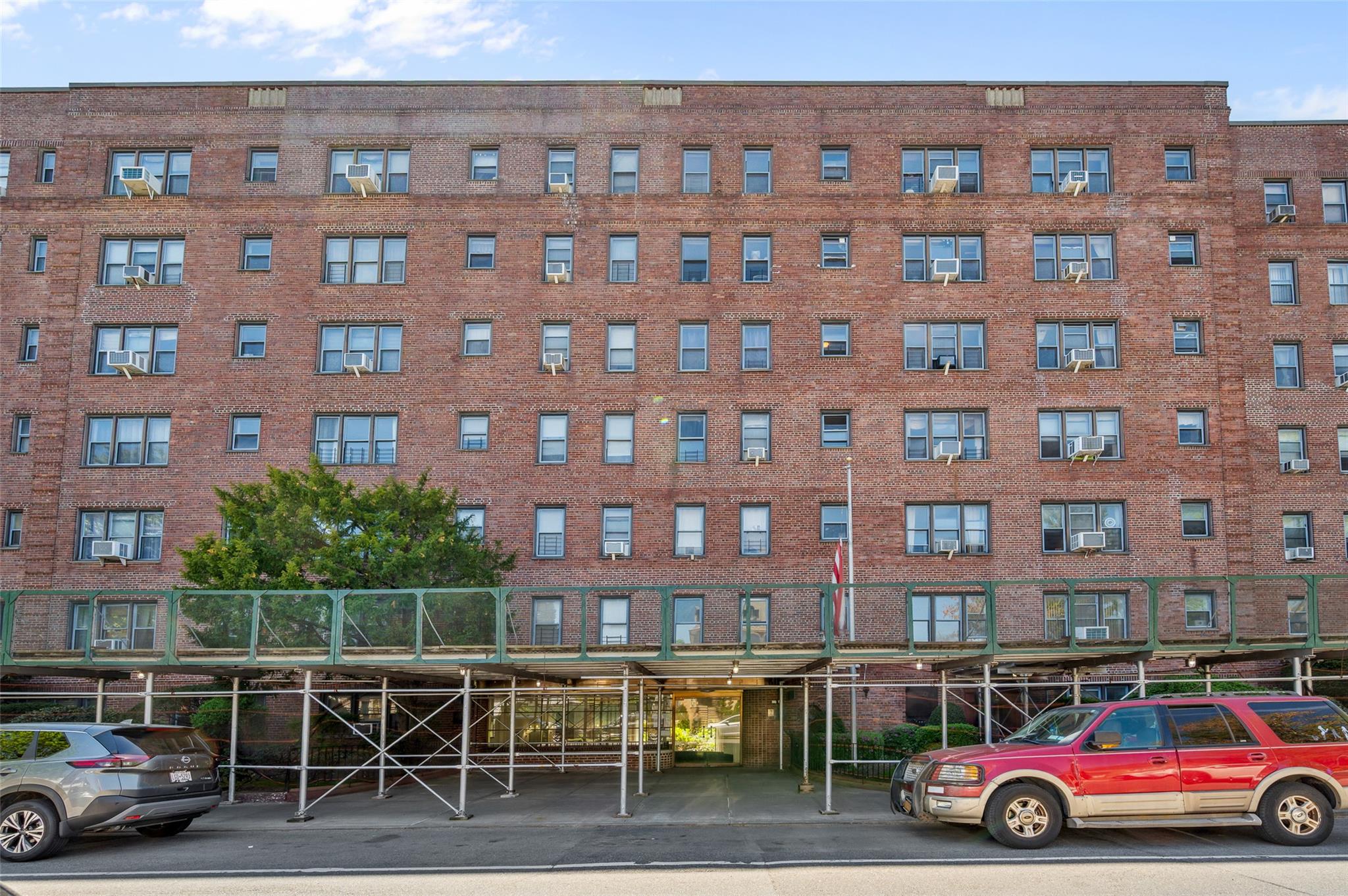 #1 photo, 14350 Hoover Avenue, كوينز Briarwood , NY 11435