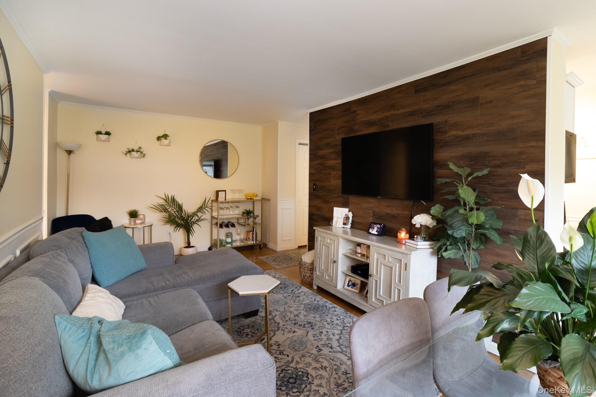 #7 photo, 2449 Union Boulevard, サフォーク郡 Islip , NY 11751