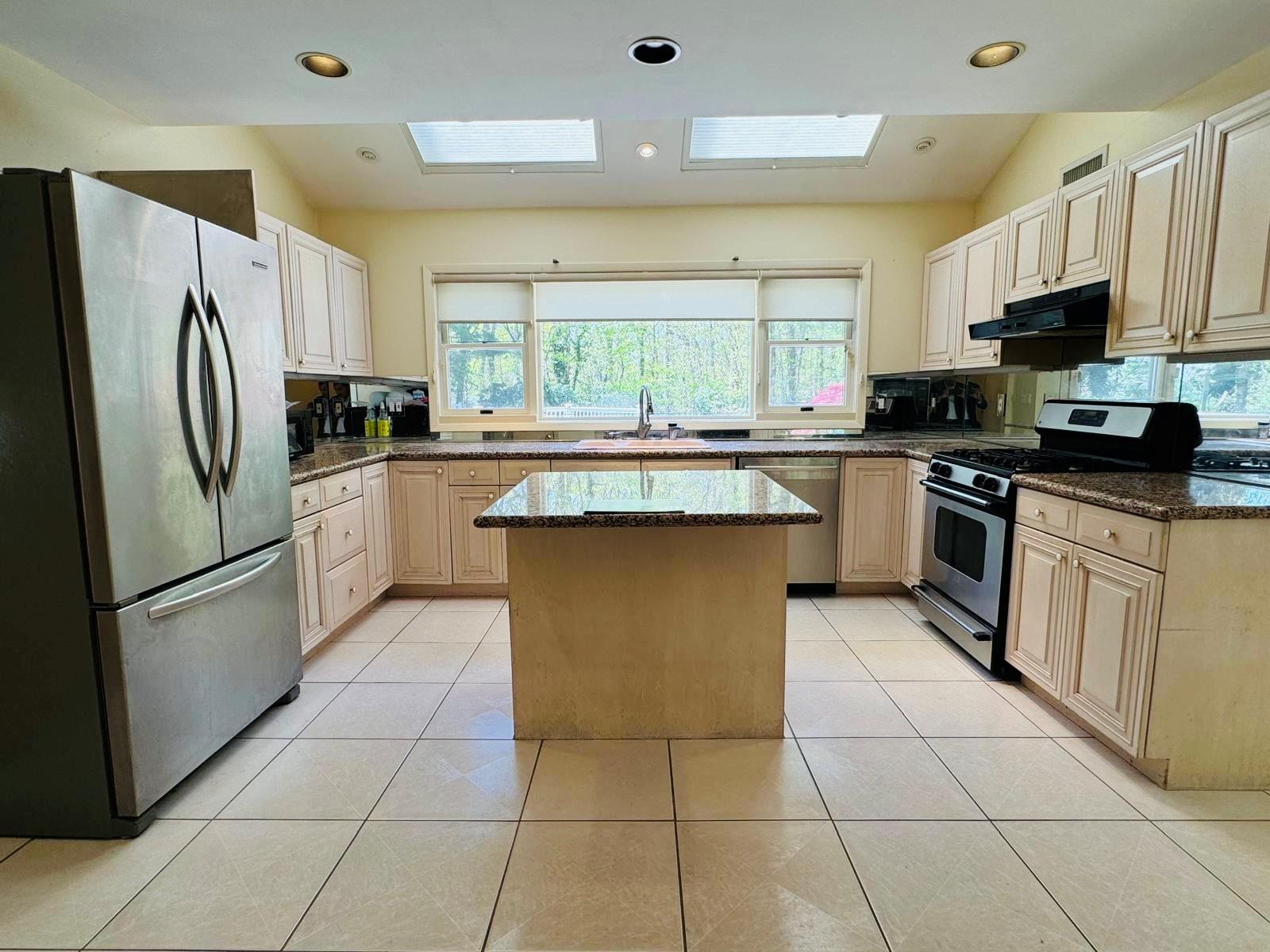 #13 photo, 66 Cliff Road, Port Jefferson , NY 11777