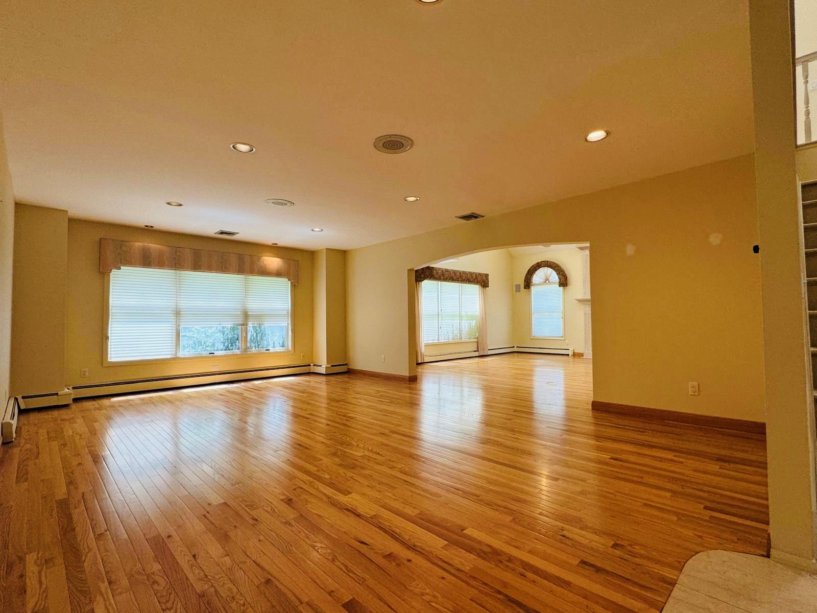 #16 photo, 66 Cliff Road, Port Jefferson , NY 11777