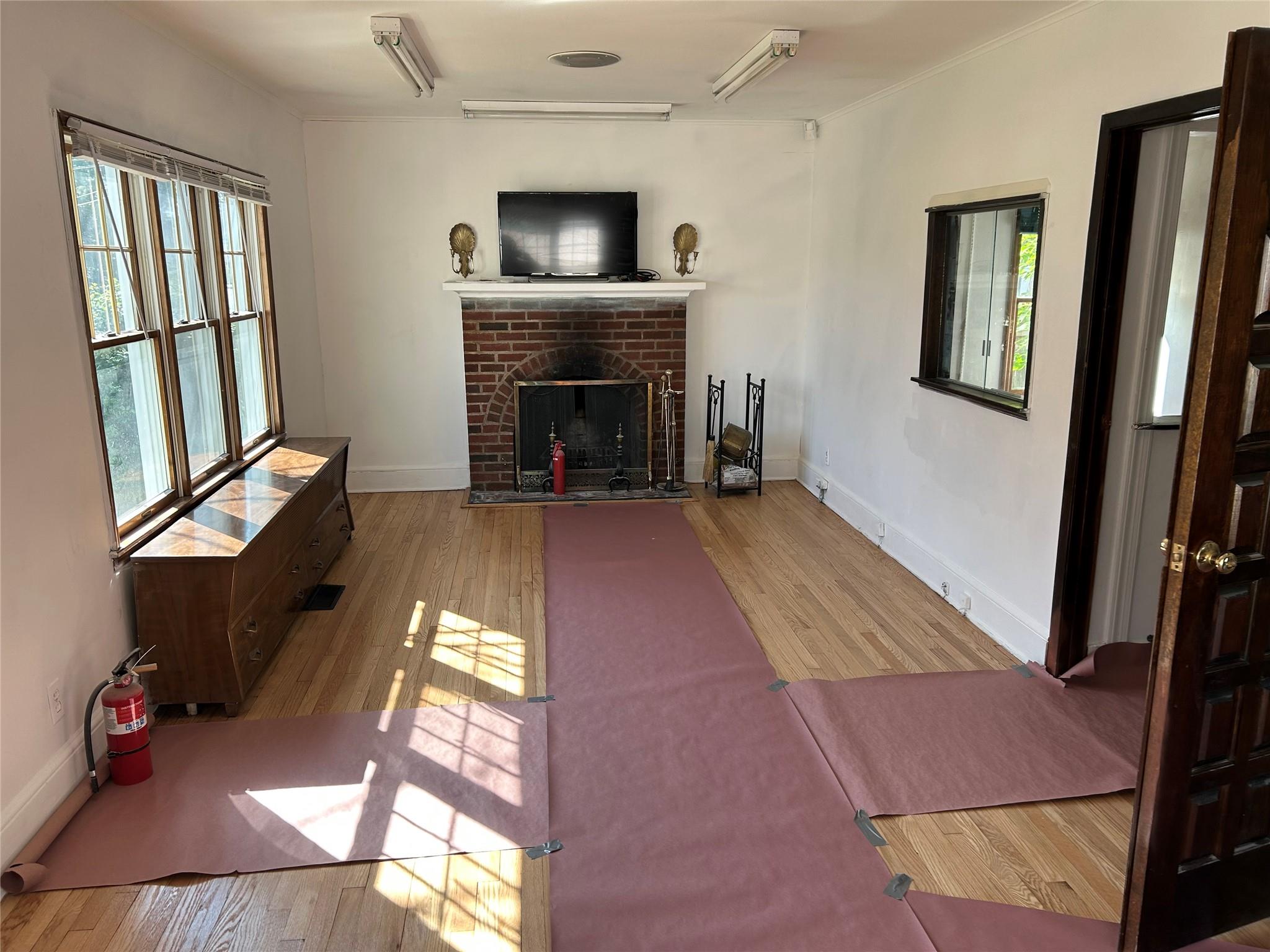 #17 photo, 153 W Main Street, サフォーク郡 Kings Park , NY 11754