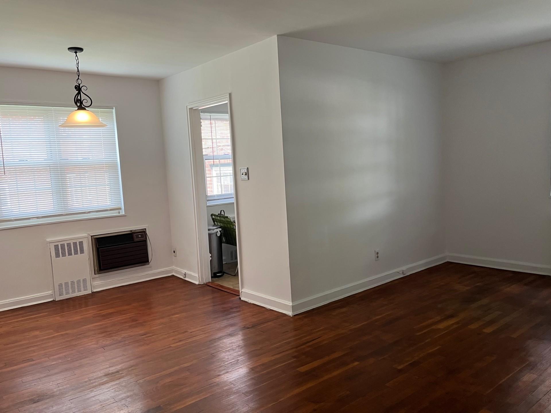 #10 photo, 210-12 69th Avenue, קווינס Oakland Gardens , NY 11364