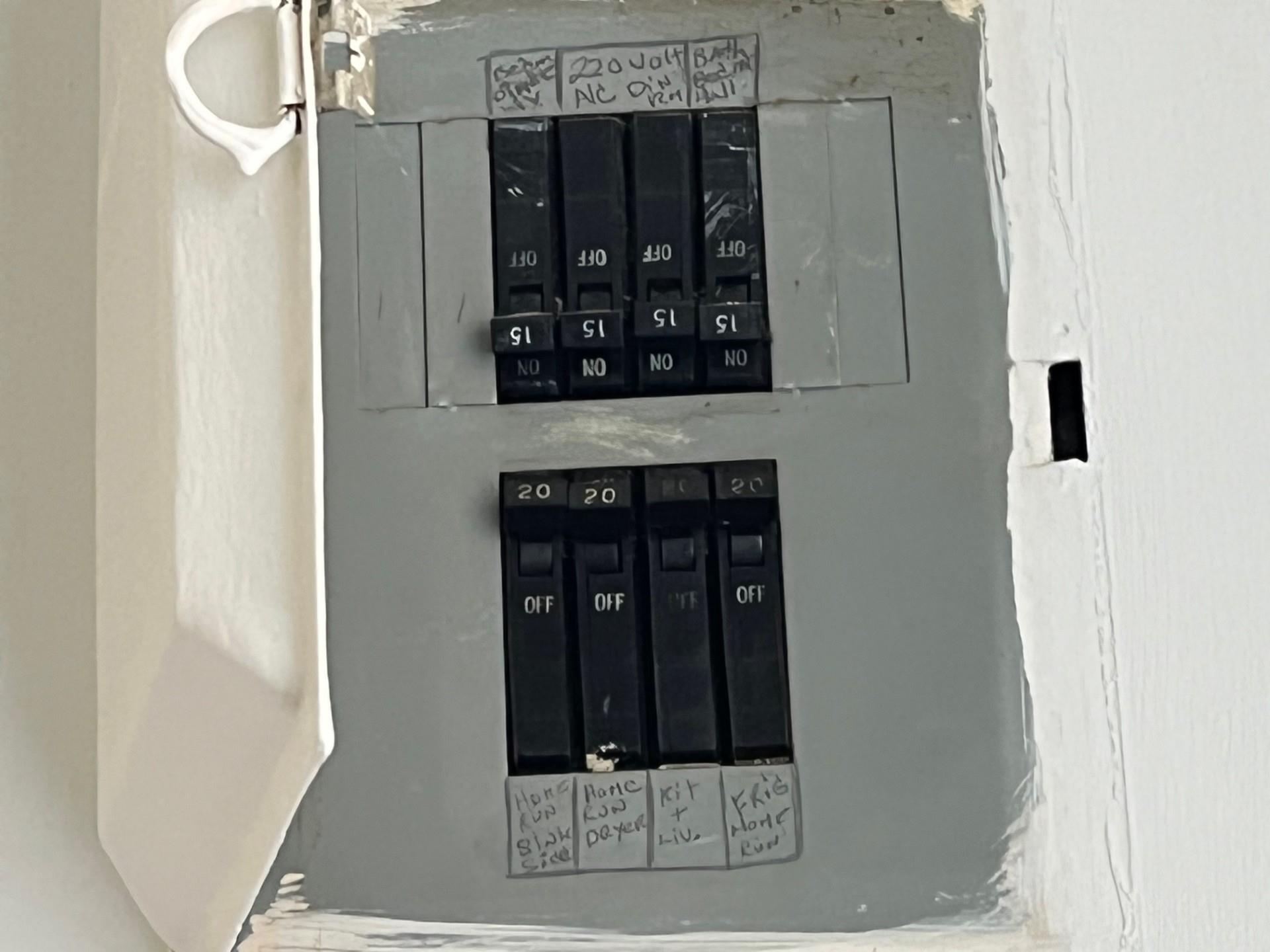 #11 photo, 210-12 69th Avenue, קווינס Oakland Gardens , NY 11364