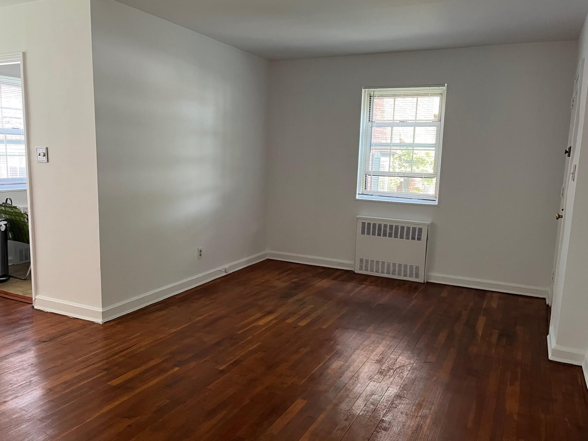 #13 photo, 210-12 69th Avenue, קווינס Oakland Gardens , NY 11364