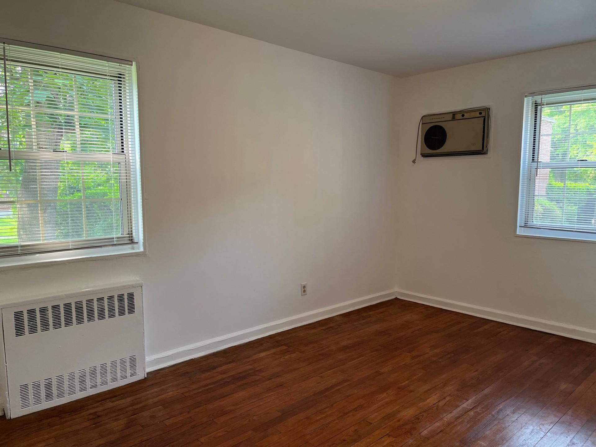 #7 photo, 210-12 69th Avenue, קווינס Oakland Gardens , NY 11364